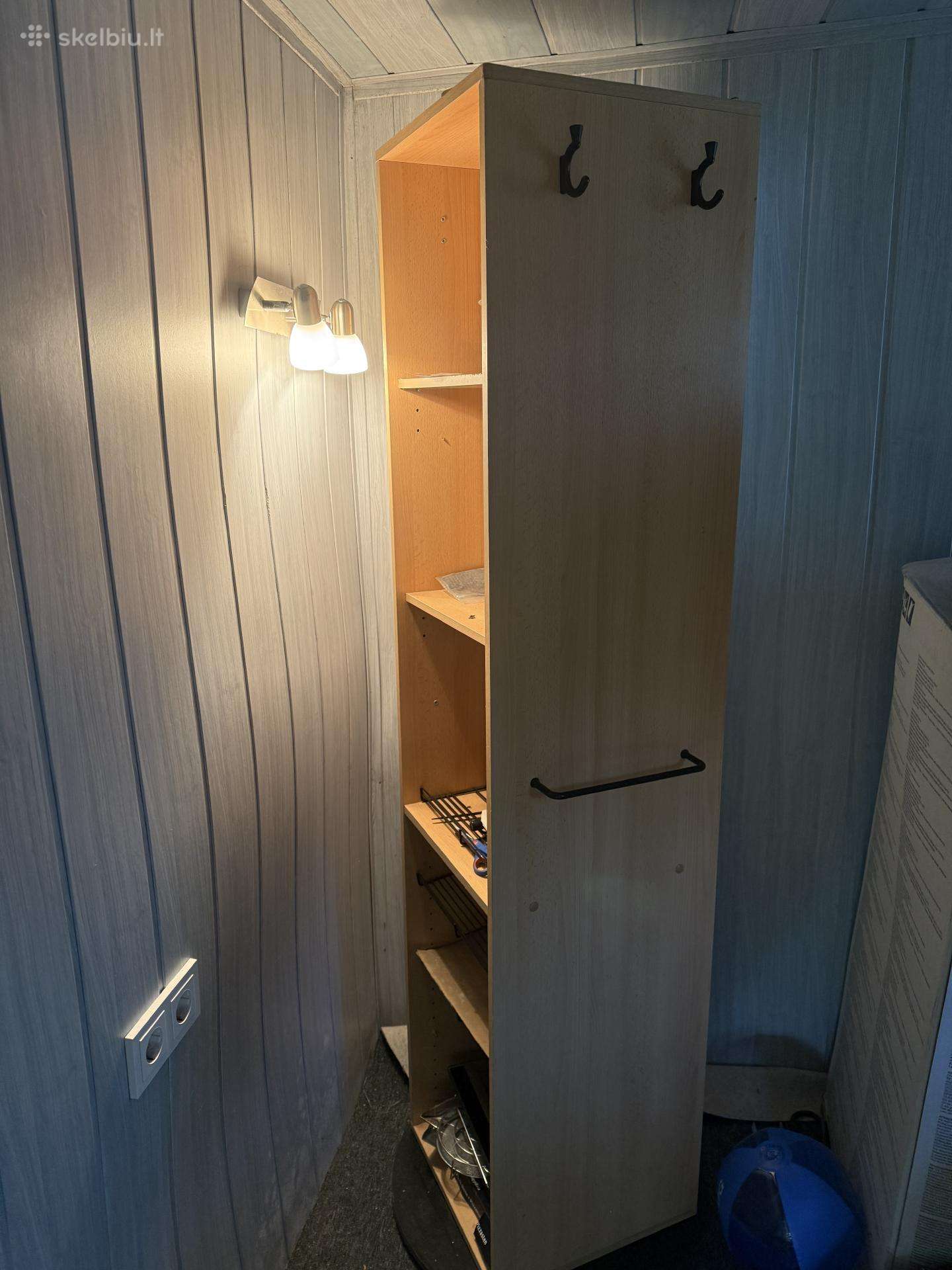 Spinelė, sukasi aplink