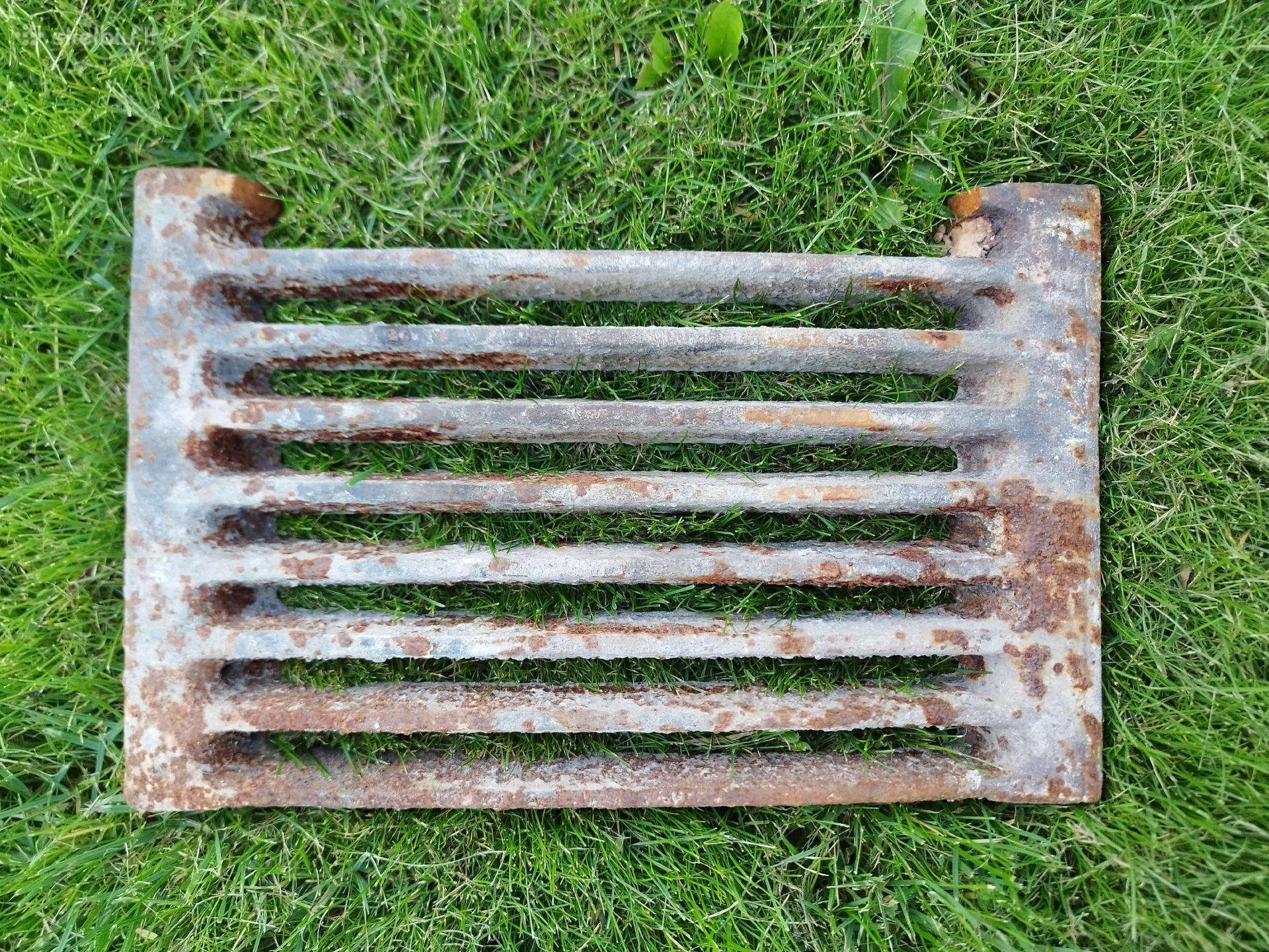 Ketaus pelenų grotelės krosniai 30x20 cm
