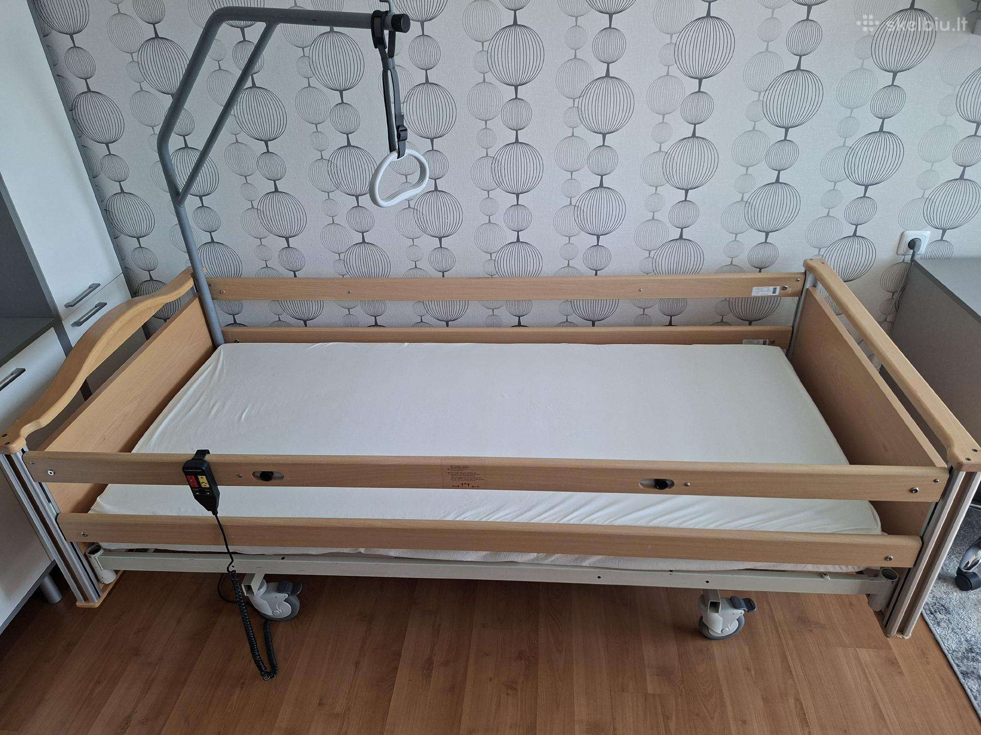 Parduodama naudota funkcinė slaugos lova