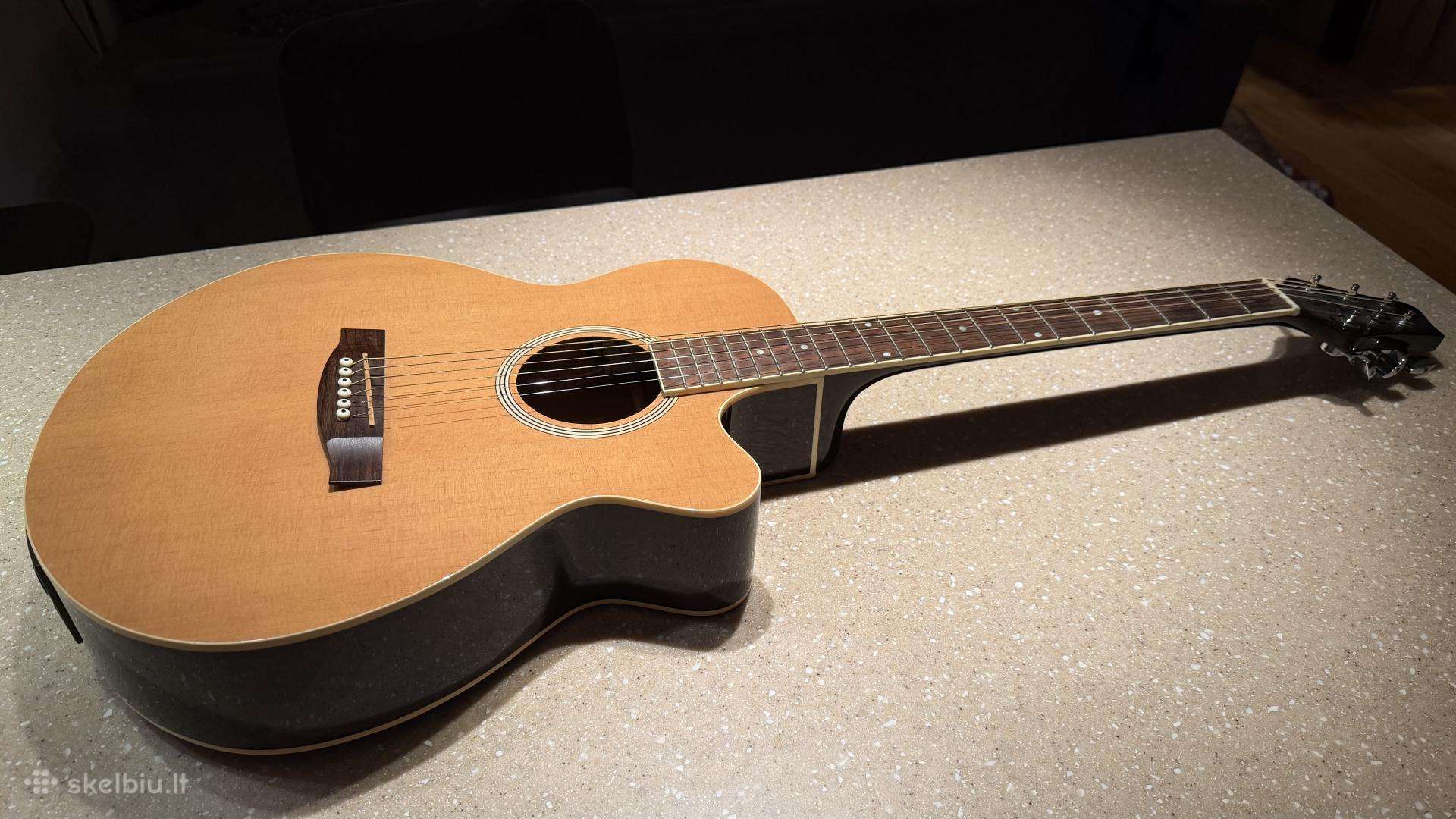Parduodu naudotą elektro-akustinę Stagg gitarą