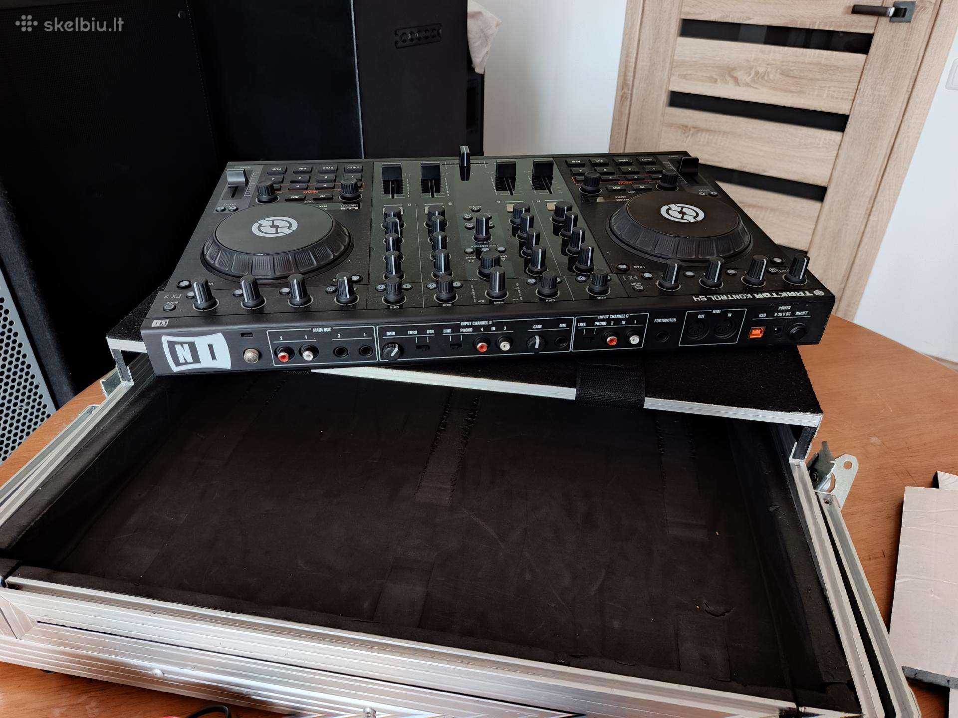 Dj pultas Traktor kontrol s4