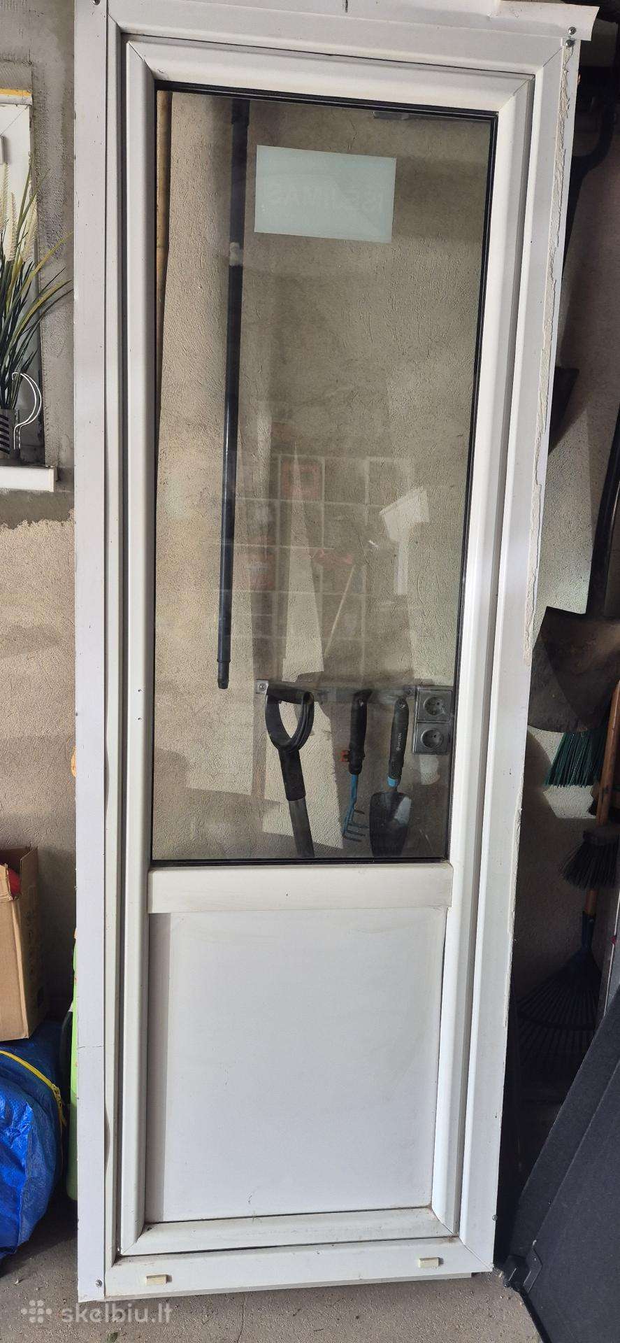 Plastikinės balkono durys