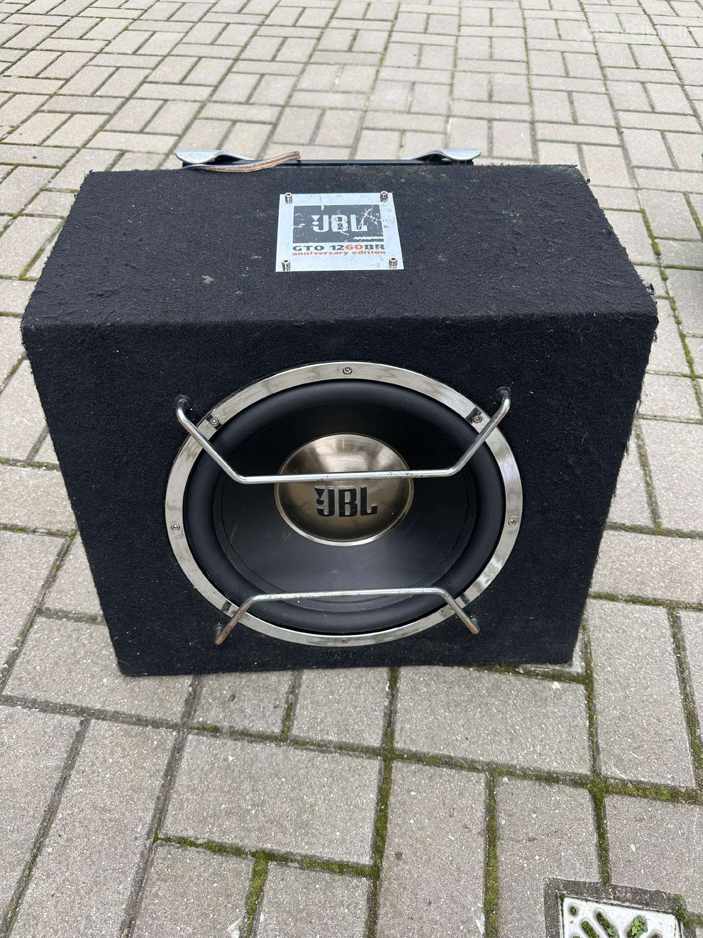 Žemųjų dažnių kolonėlė Jbl