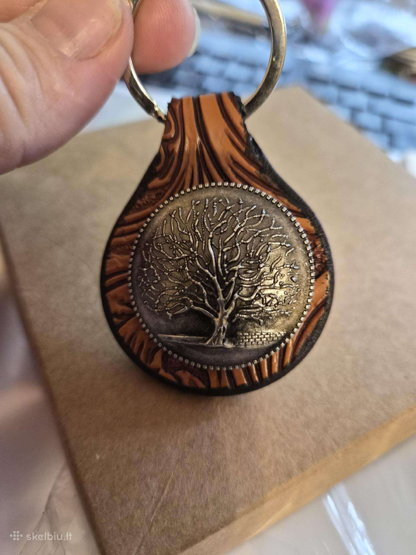 Rankų darbo pakabukas