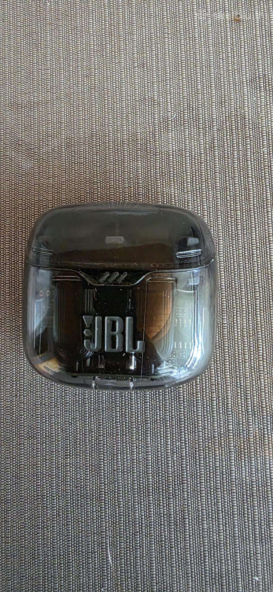 Jbl Tune Flex ausinės puikiai veikenčios.