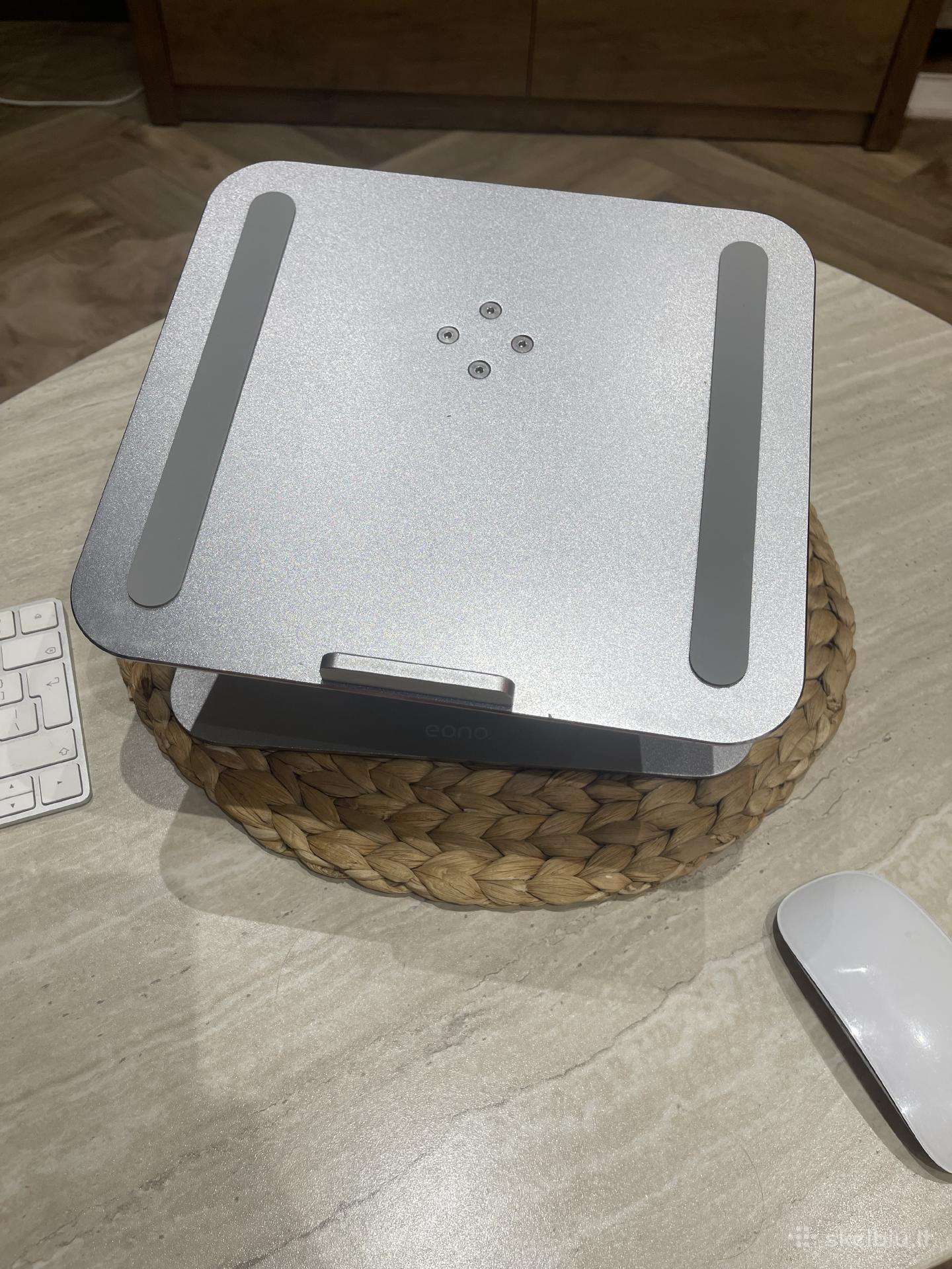 Laptopo stovas eono