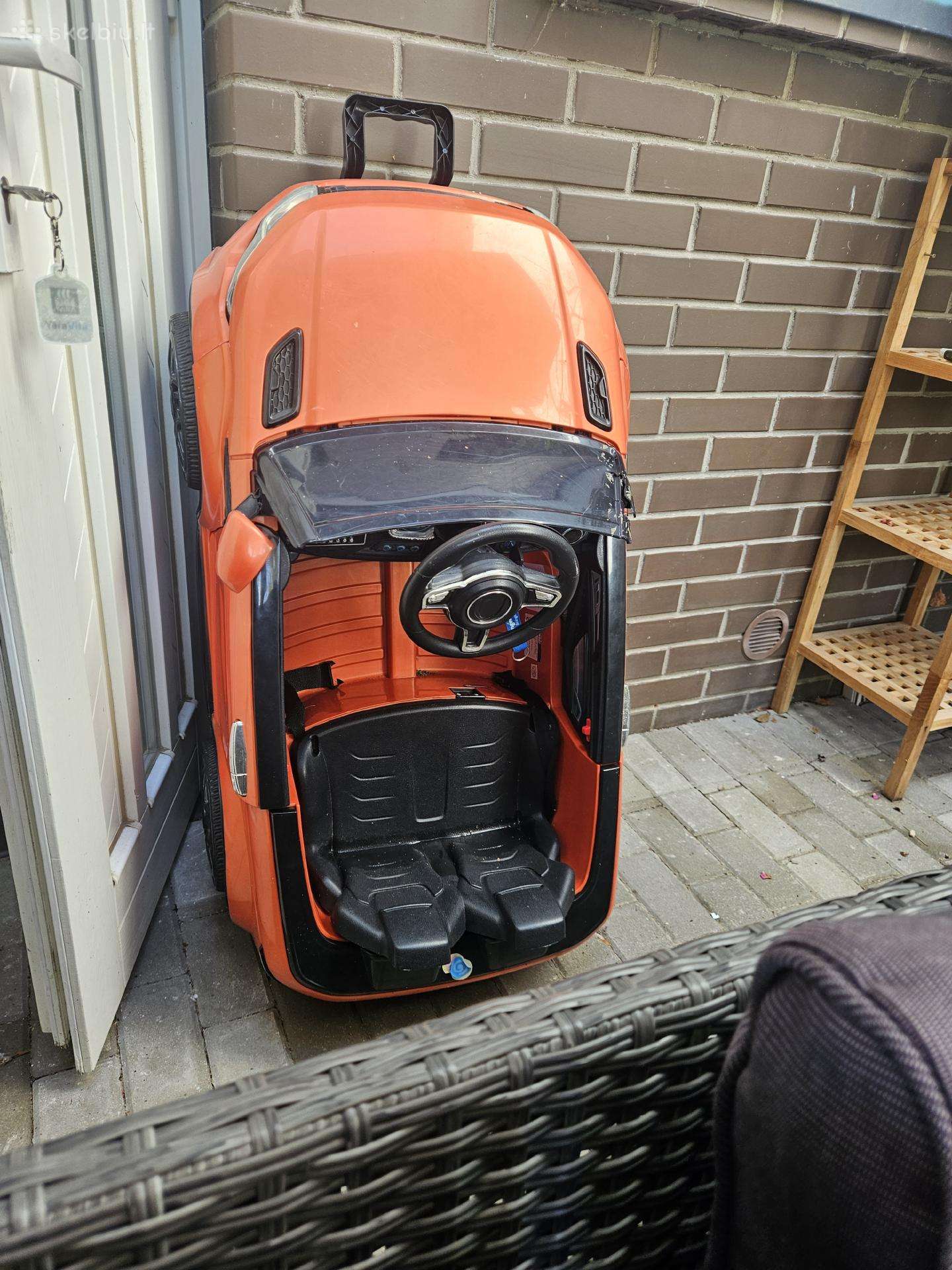 Elektrinis vaikiškas automobilis