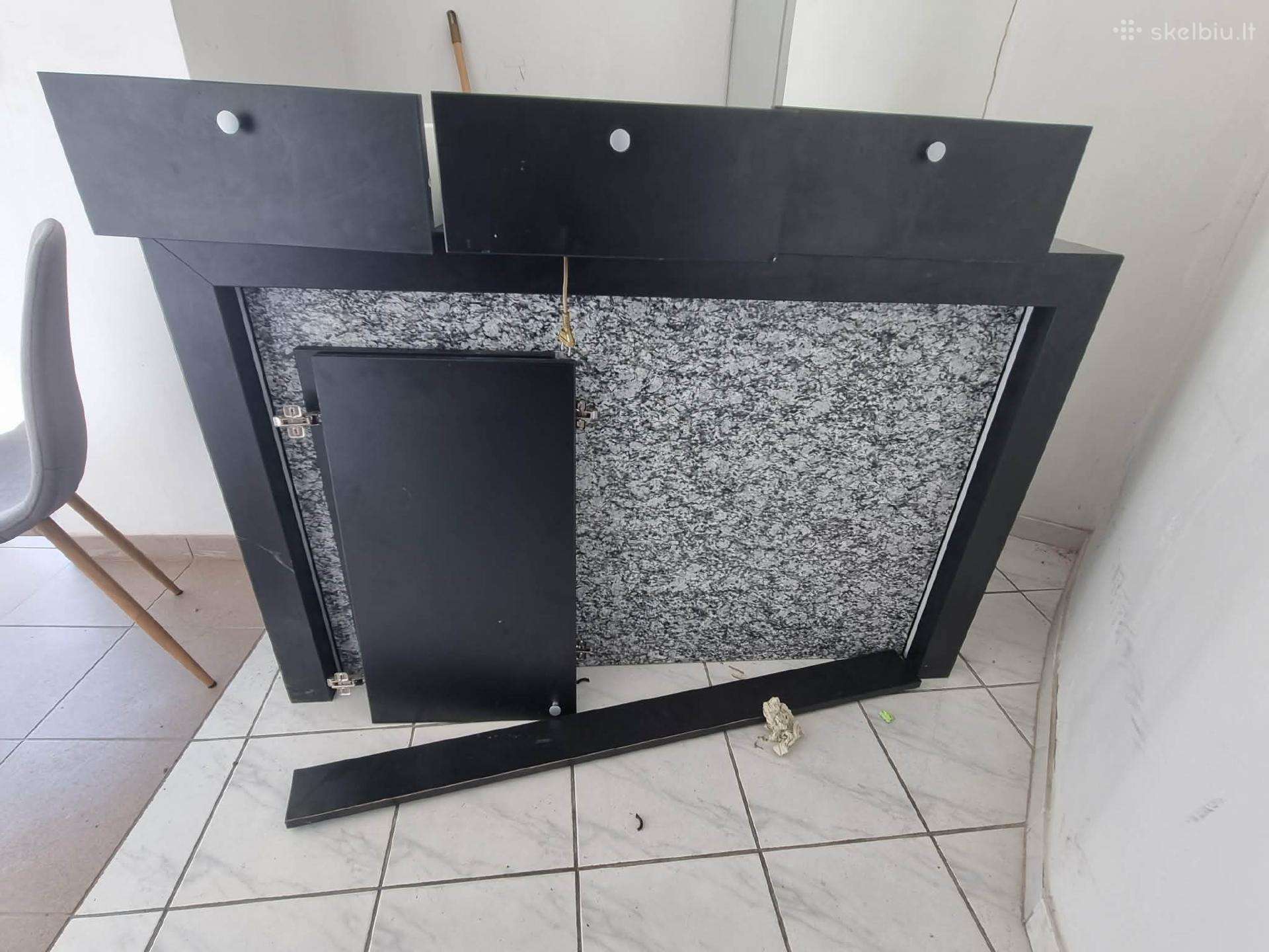 Prekystalis su granito priekiu ir LED apšvietimu.
