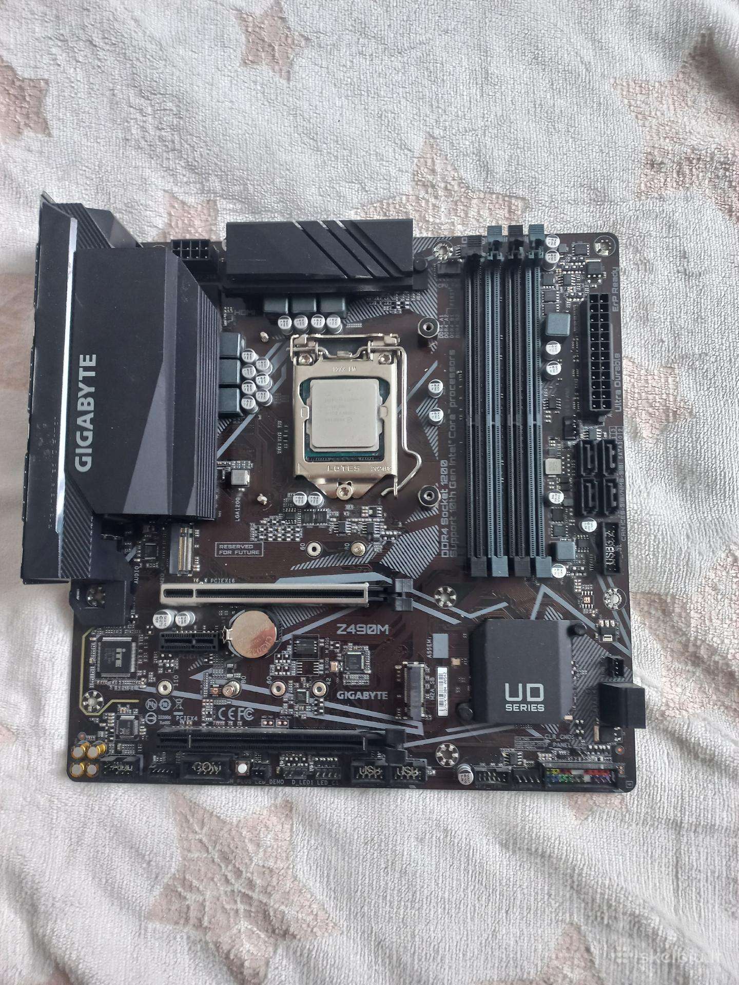 Intel i7-10700k + Gigabyte Z490m Gaming X