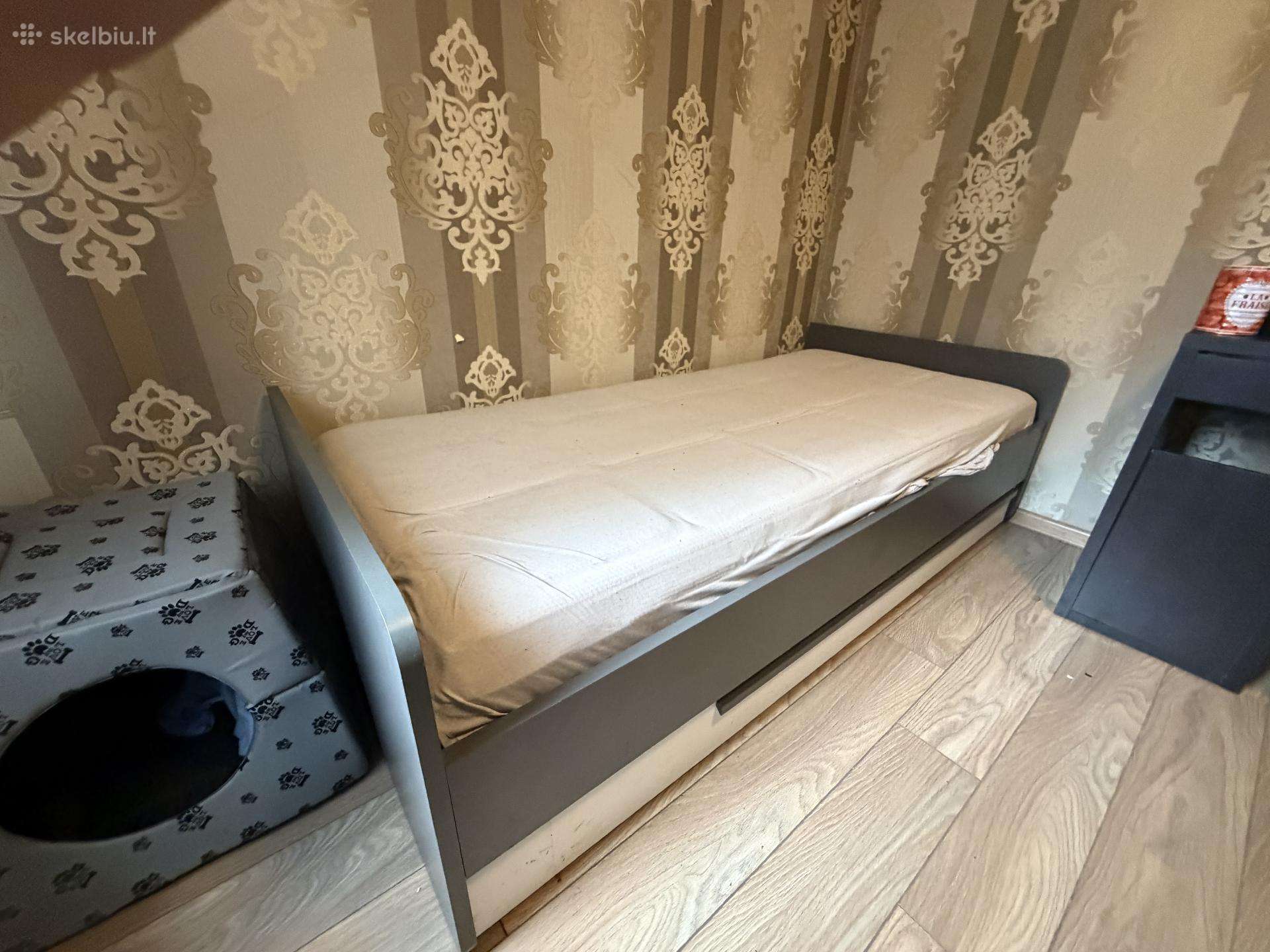Viengulė lova su stalčiais ir čiužiniu