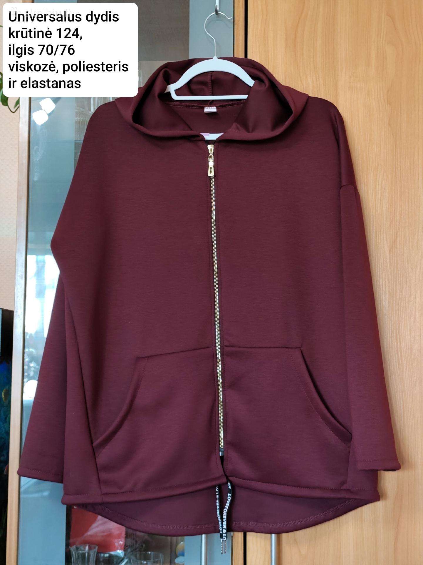 Bordo spalvos „oversize“ džemperis su gobtuvu