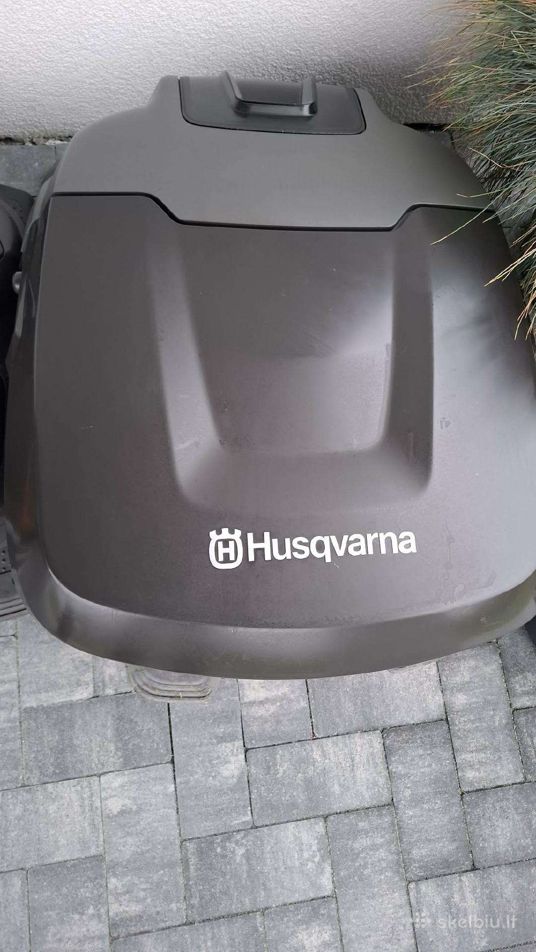 Husqvarna robotų garažas