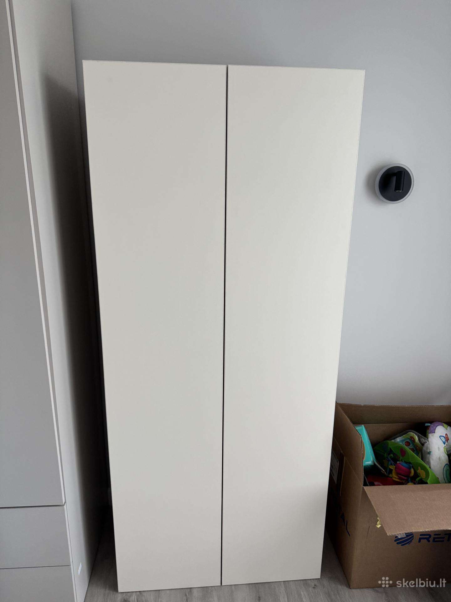 Spintelės virš WC
