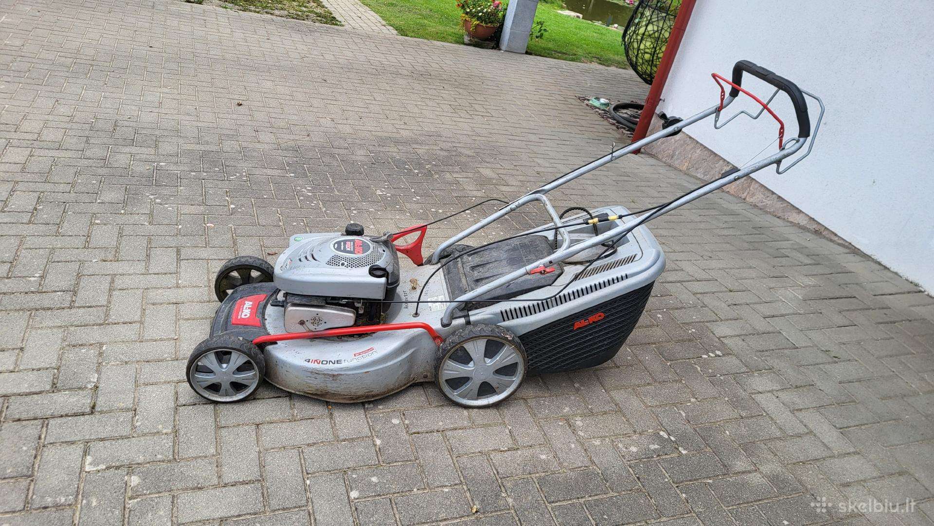 Parduodama žoliapjovė ir žemės freza
