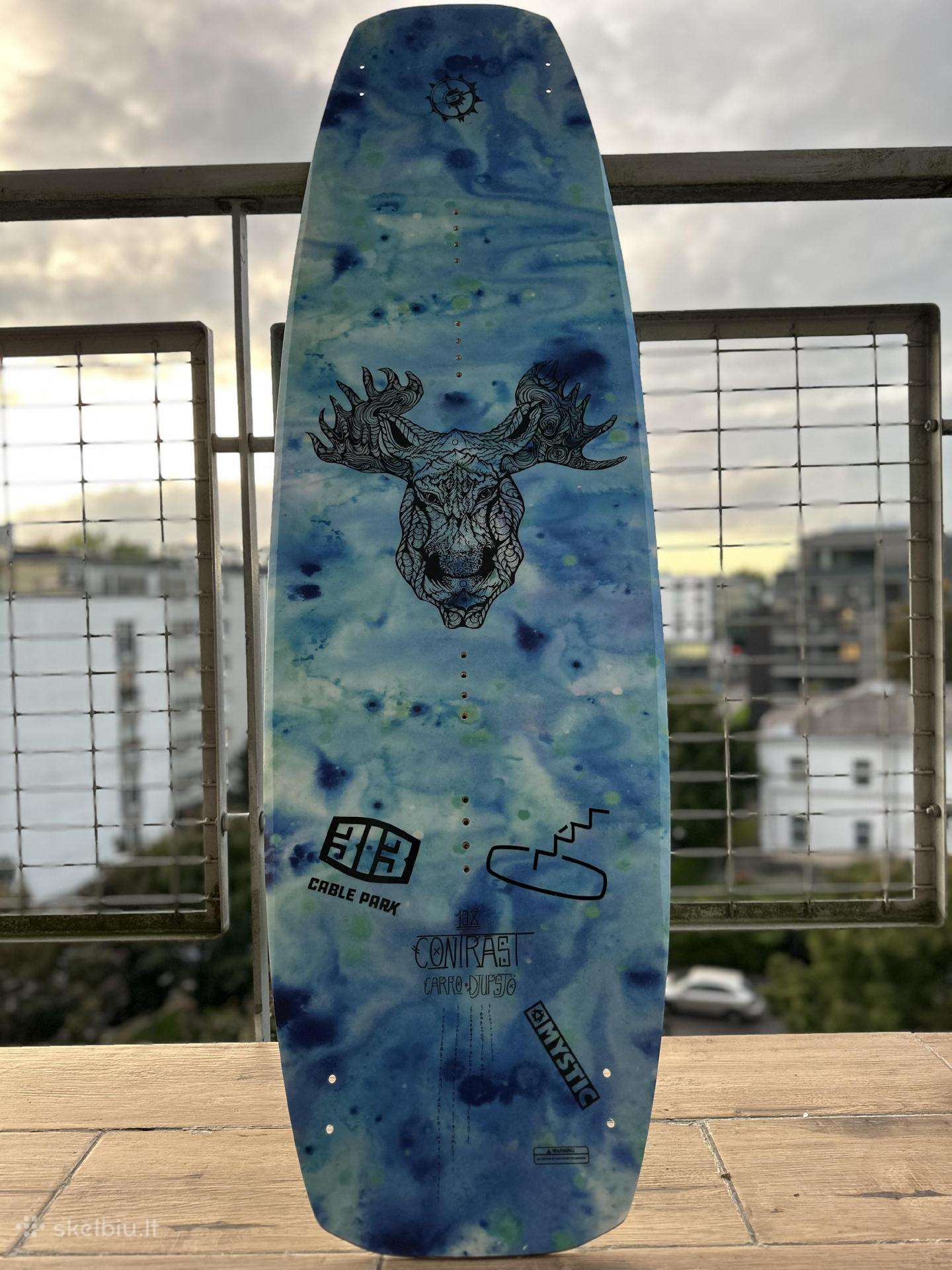 Slingshot Contrast 2020 wakeboard lenta su batais