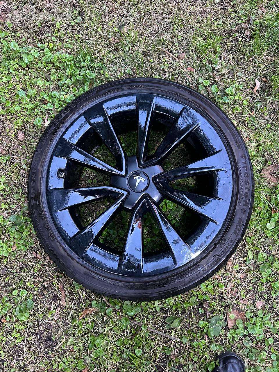 Tesla model 3 originalus R19 ratlankis 1044264-00