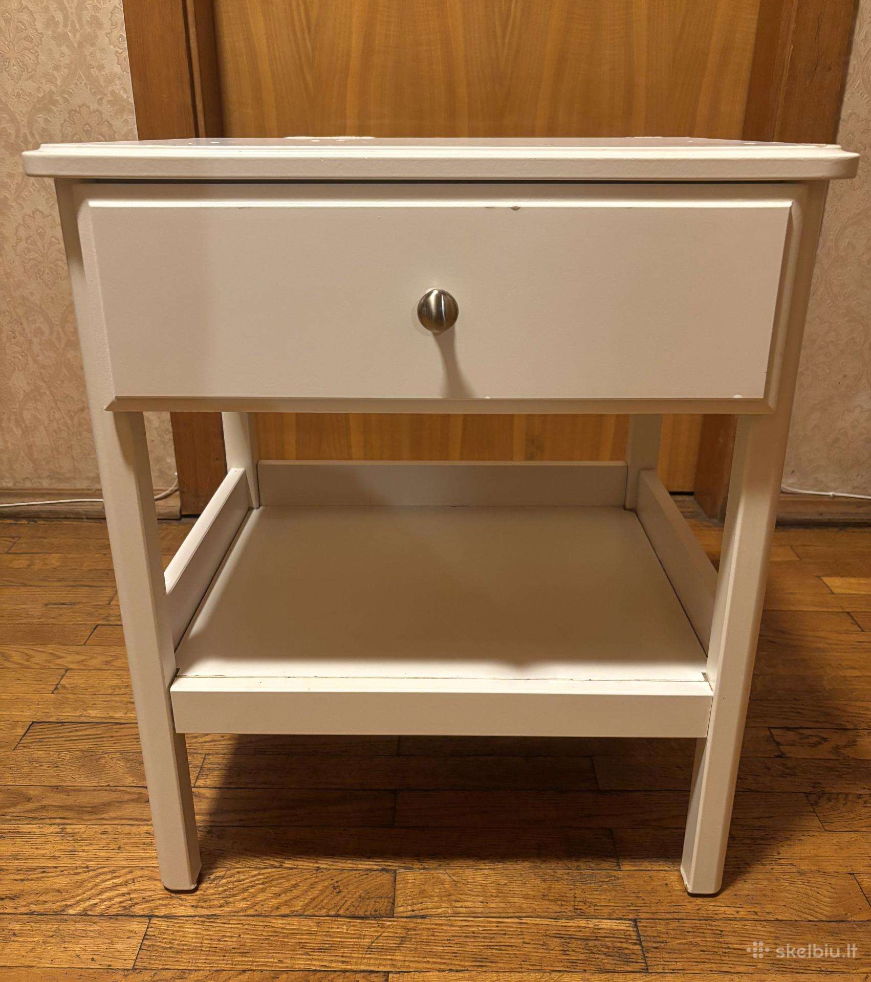 Baltas Ikea naktinis staliukas su stalčiumi