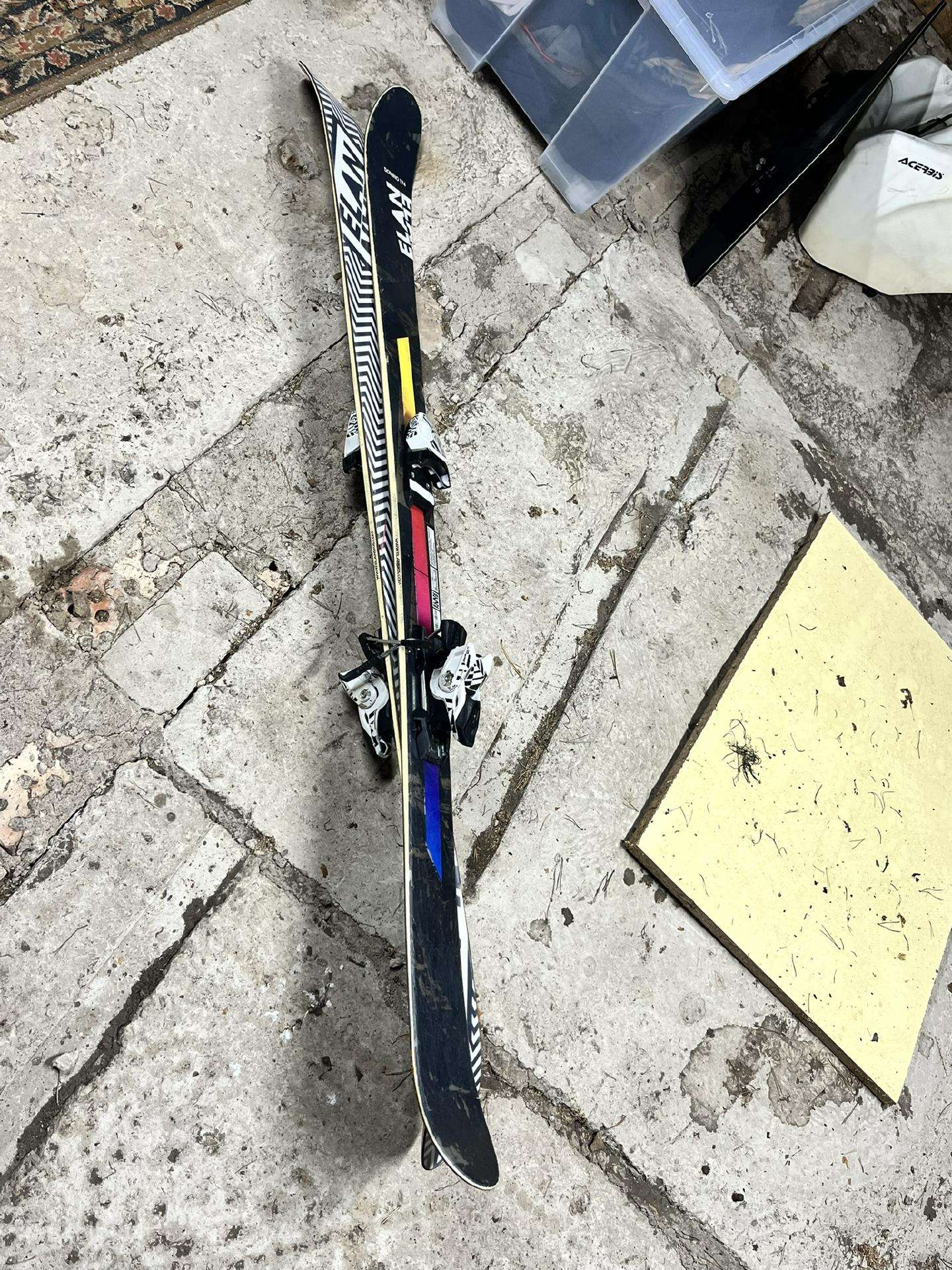 Elan Domino J38 slidės