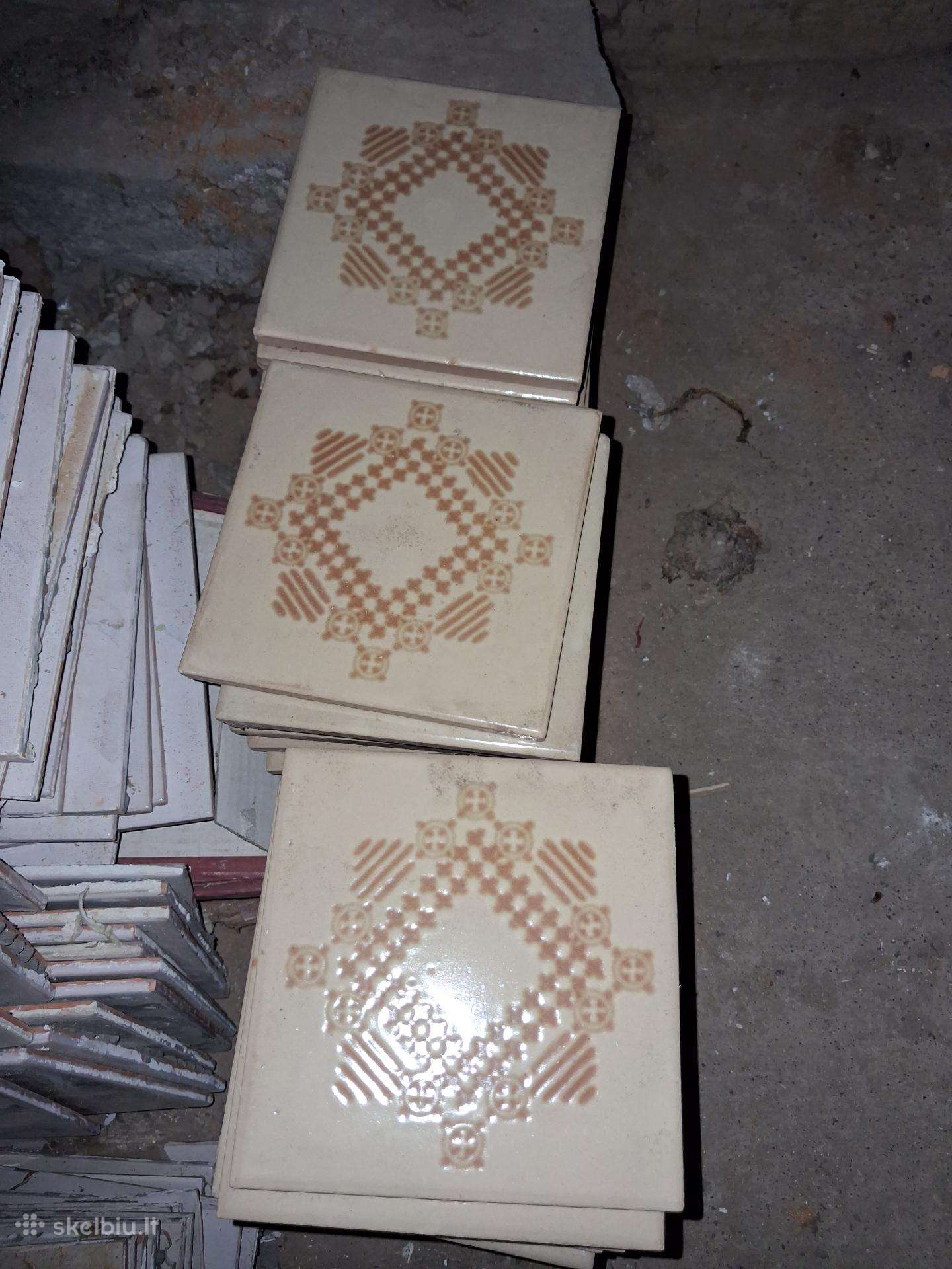 Atiduodam plyteles 15-15 cm 74vnt
