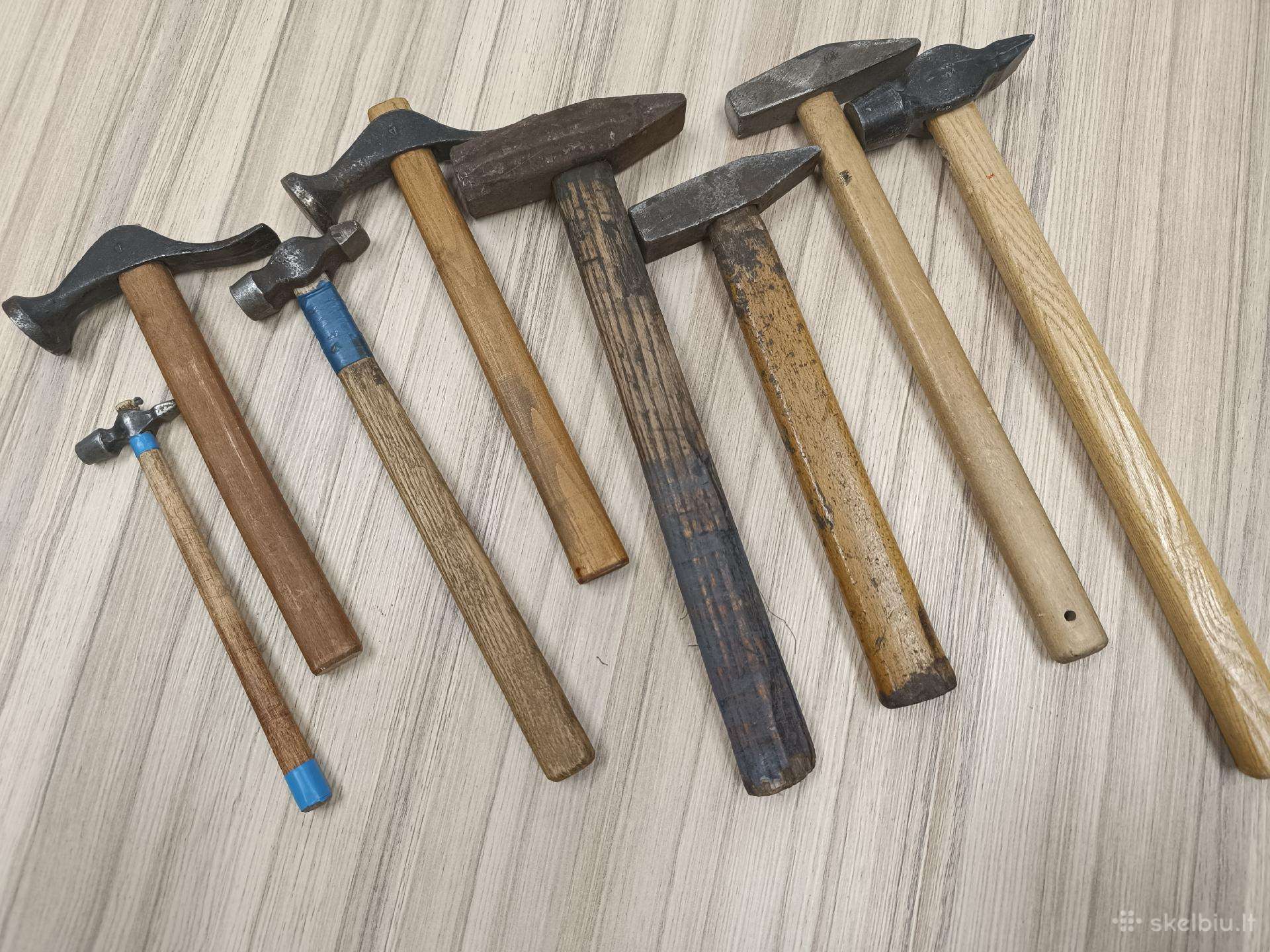 8 vnt. įvairių plaktukų komplektas