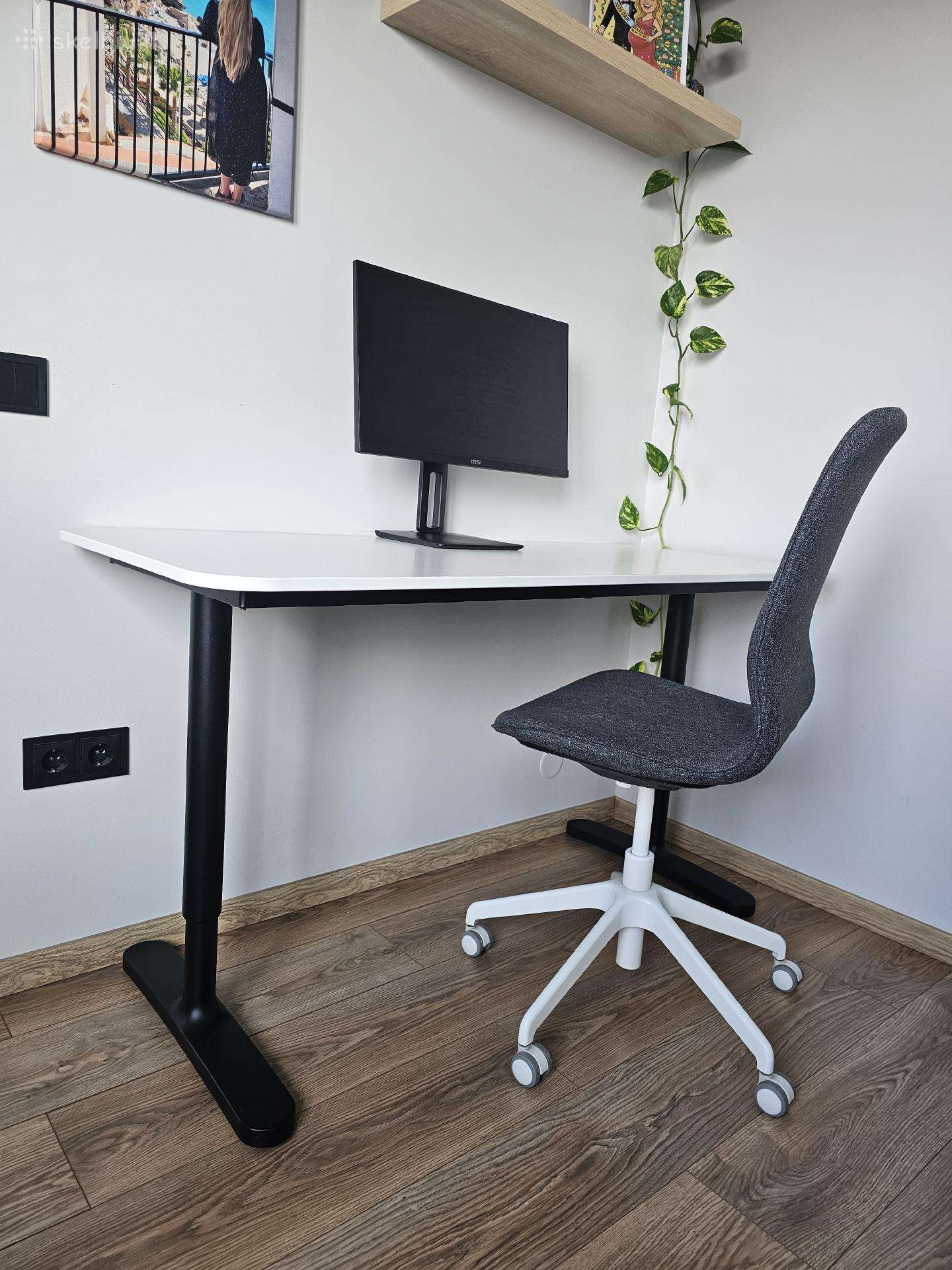Ikea bekant reguliuojamo aukščio stalas