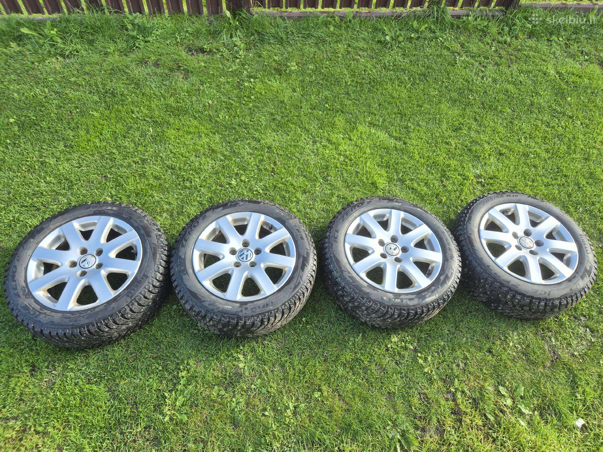Padangos Pirelli 205/55 R16 su VW ratlankiais