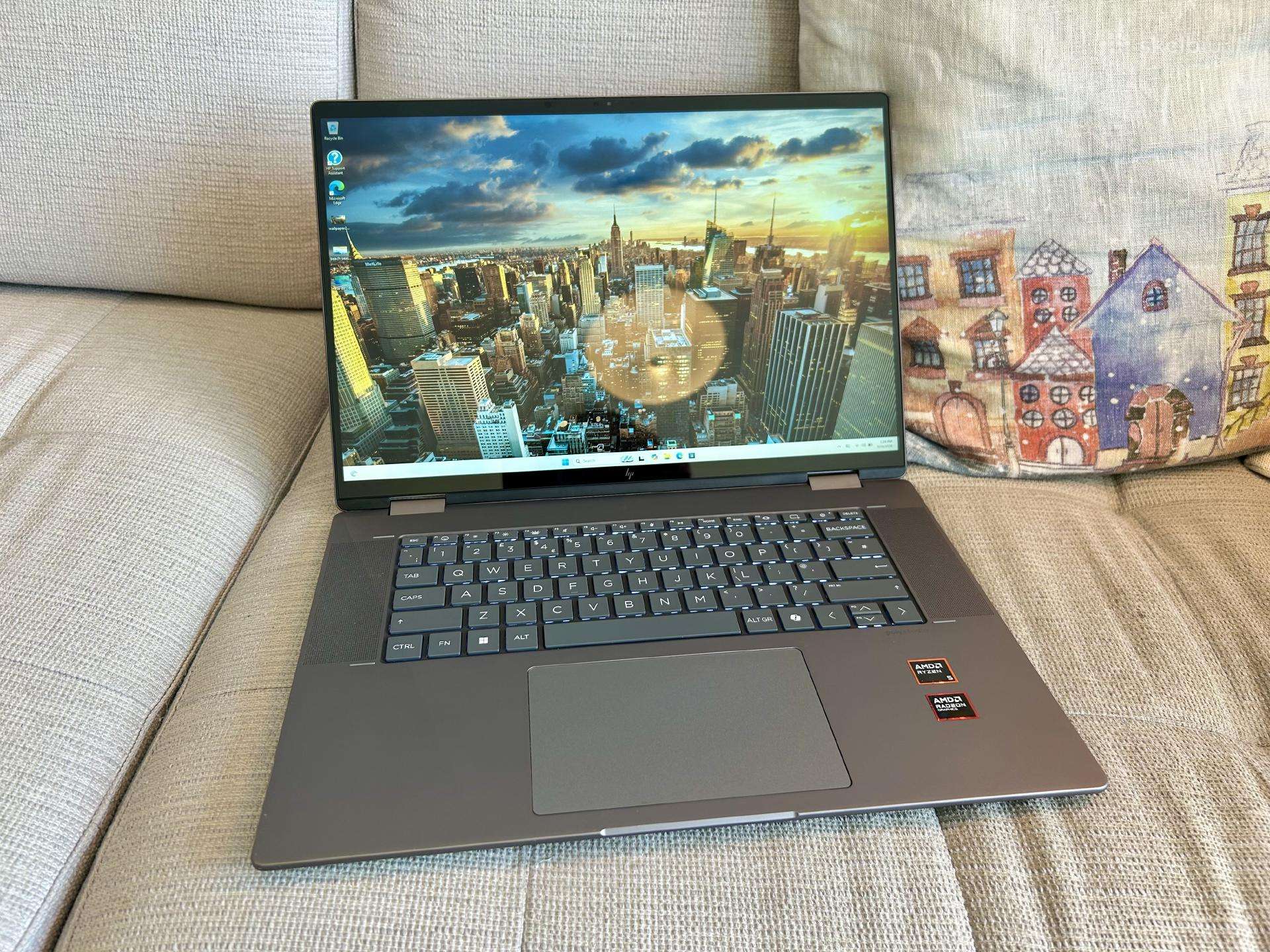 Hp Envy X360 16-ad, Ryzen 5 8640hs, 512gb SSD