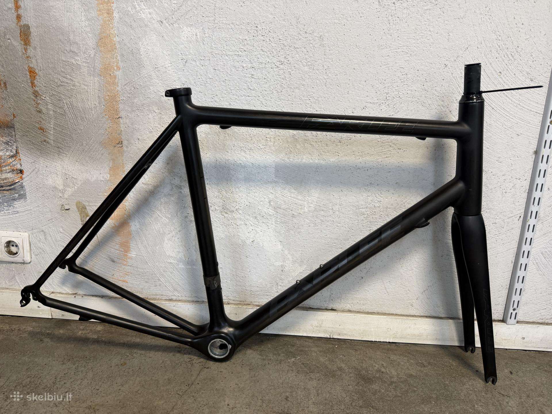 „Parlee Z5“ anglies pluošto rėmas su šake ir