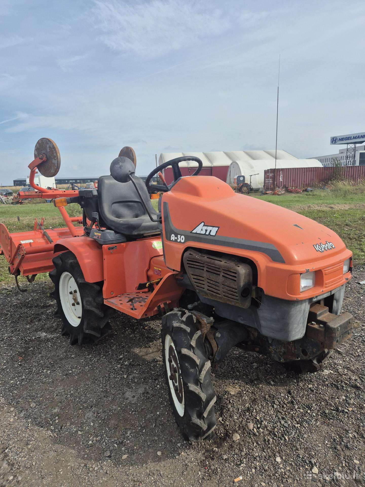 Kubota A-30, tractors