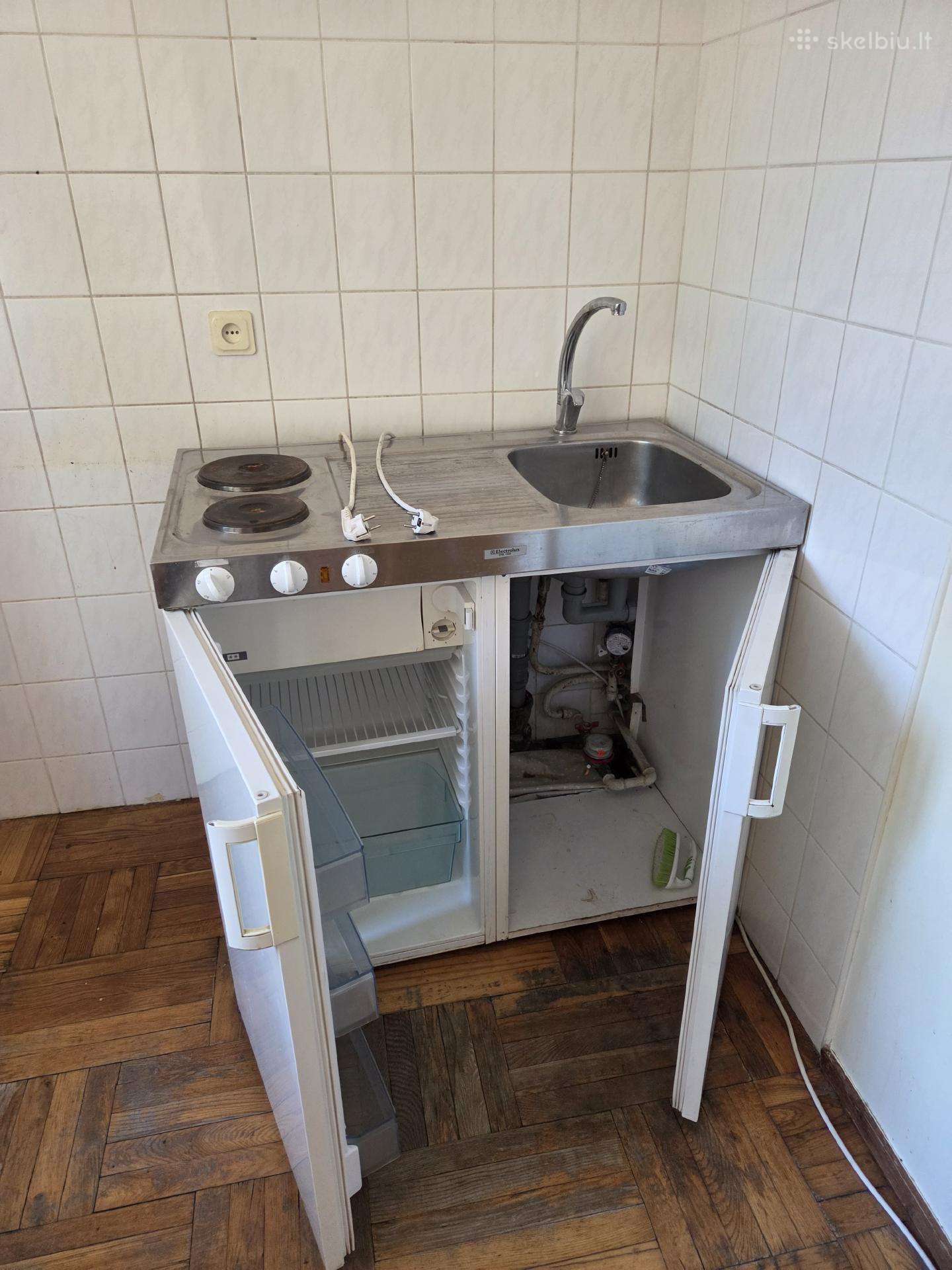 Šaldytuvas, plyta, kriauklė, mini virtuvėlė