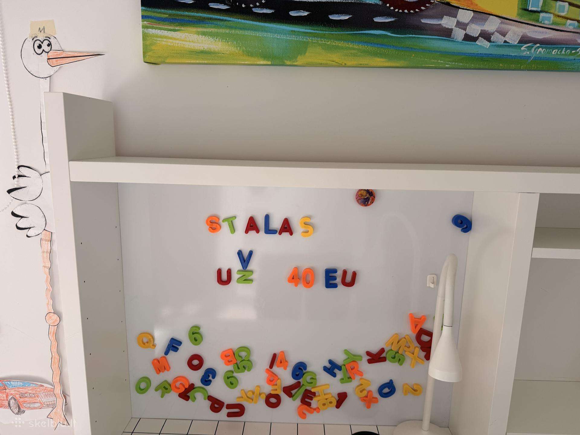 Rašomasis vaikiškas stalas