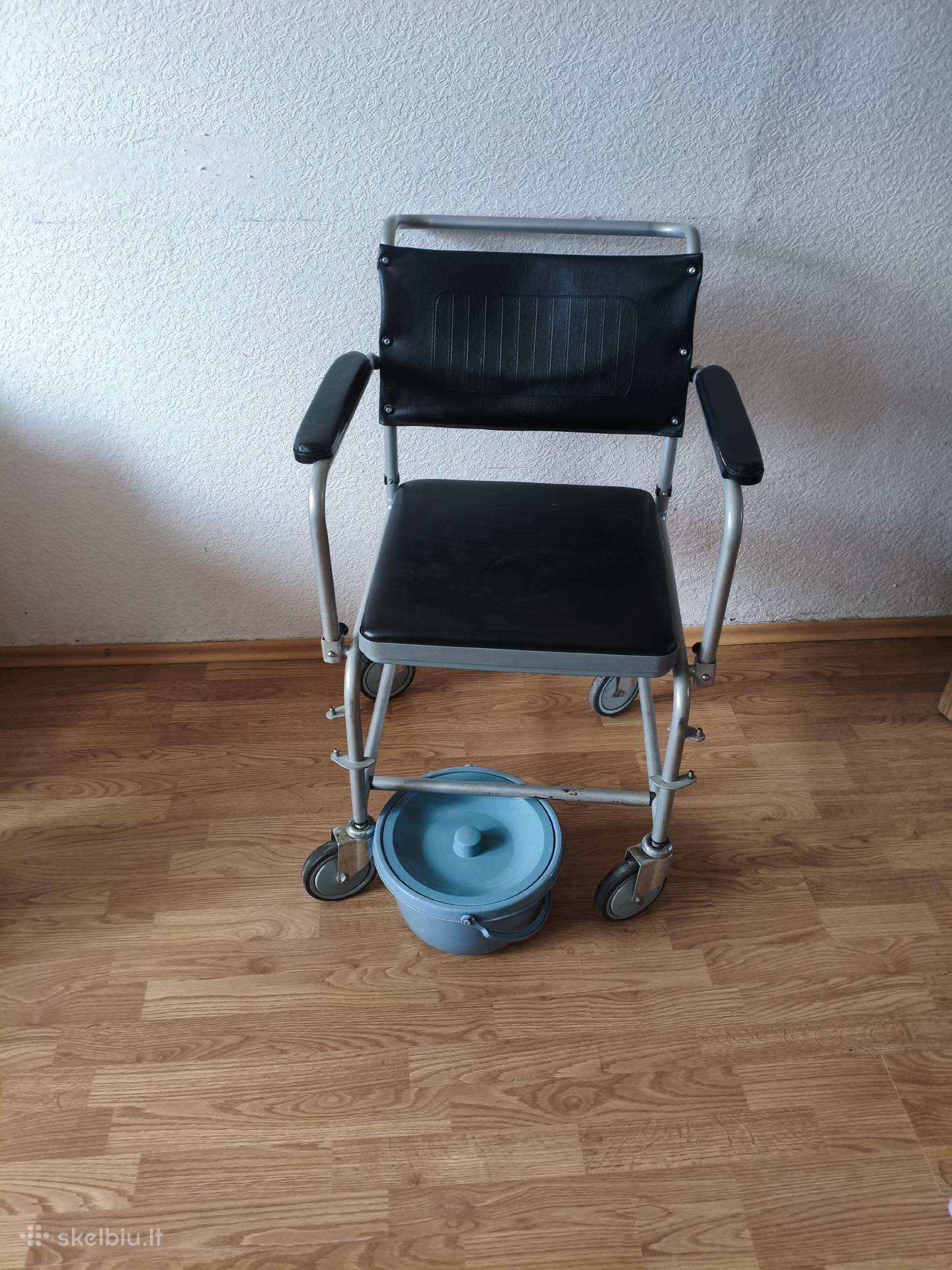 Tualeto kėdė su ratukais