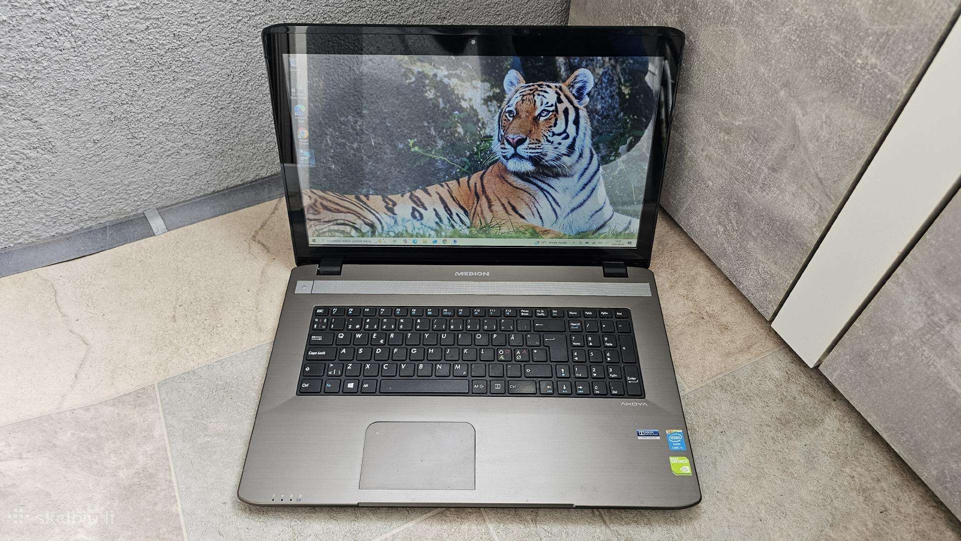 Medion Akoya i5/8gb/120ssd+1000gb/17.3