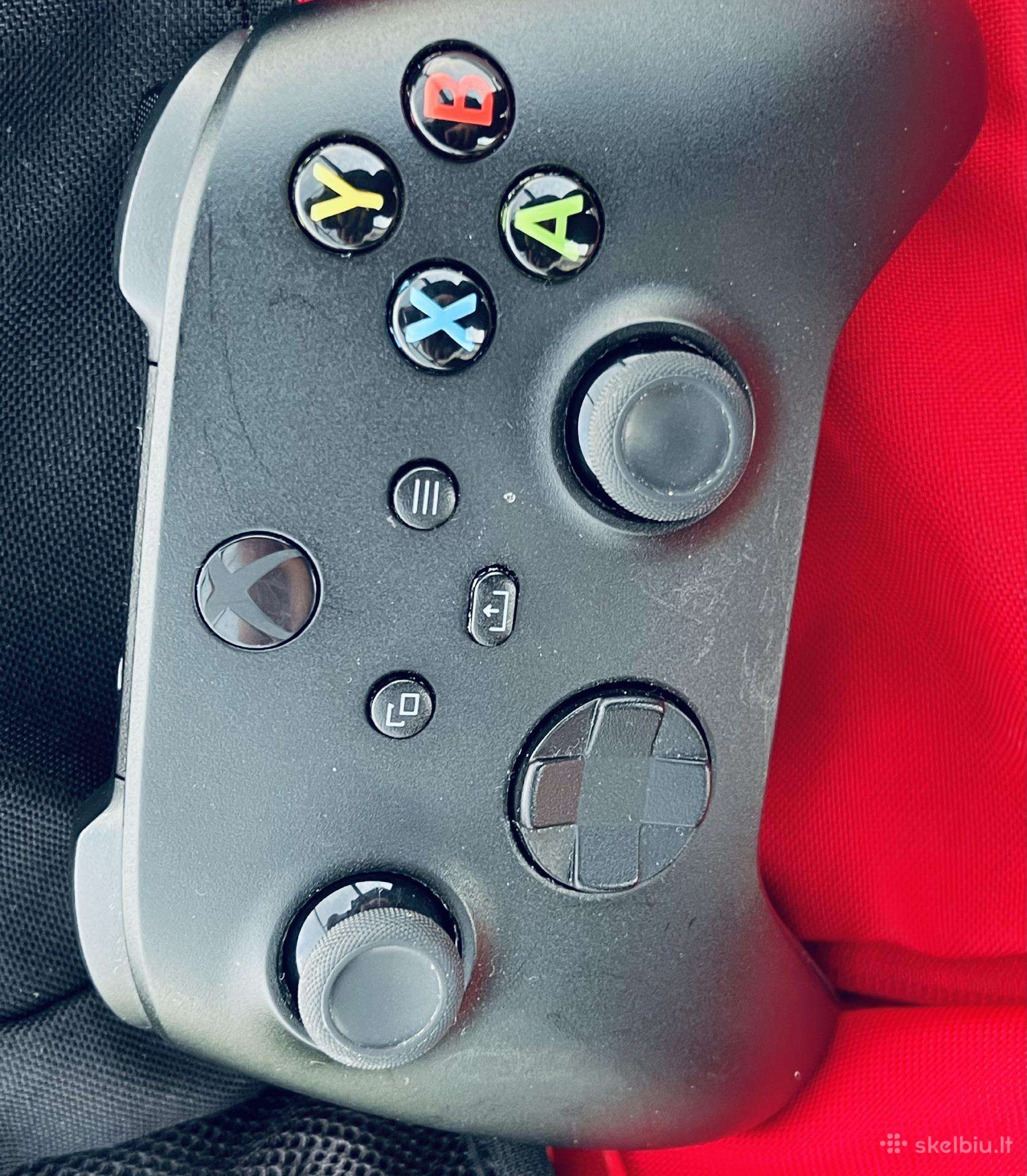 Parduodu xbox series x naudotas neilgai.