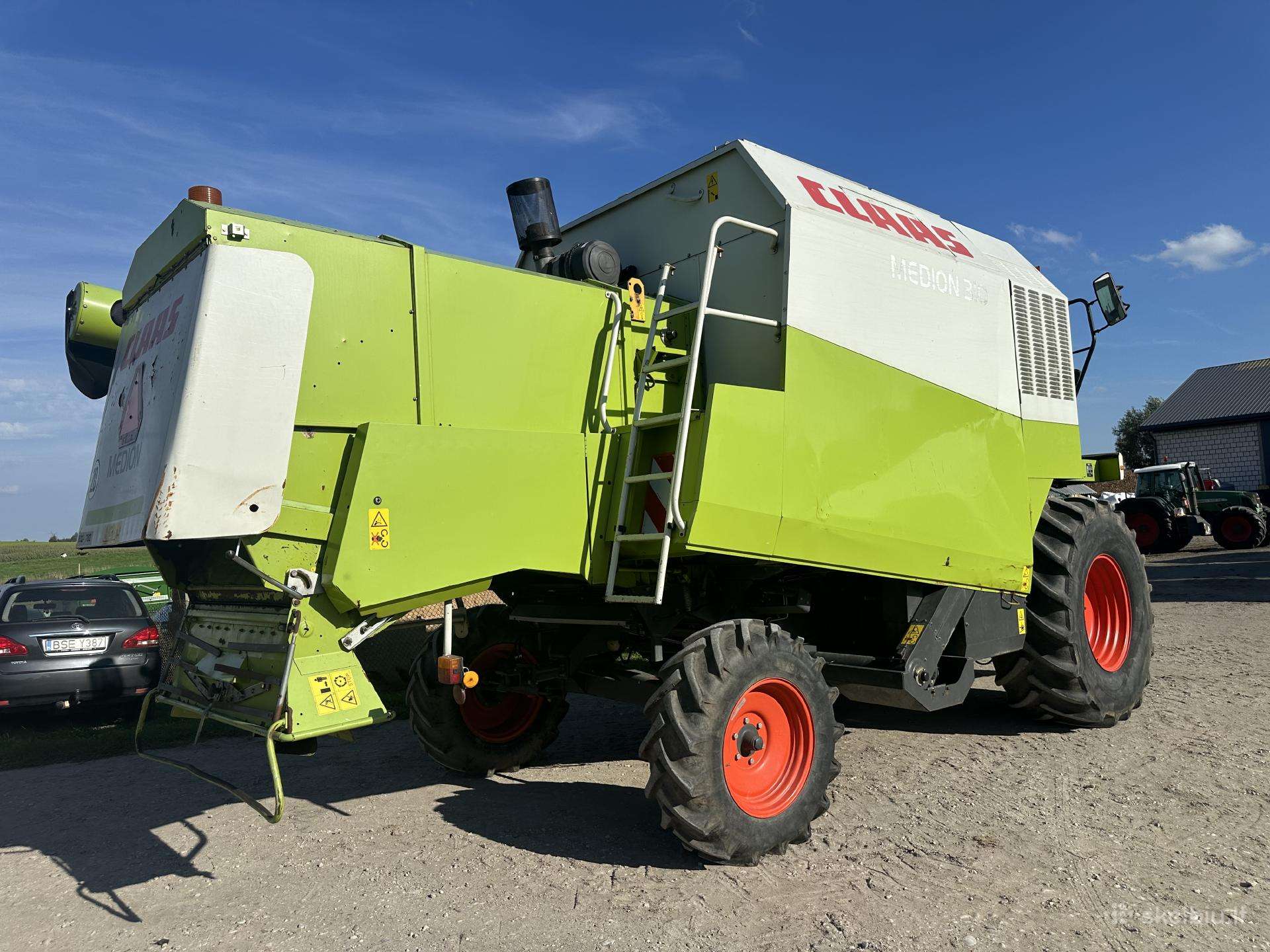 Claas 310, kombainai
