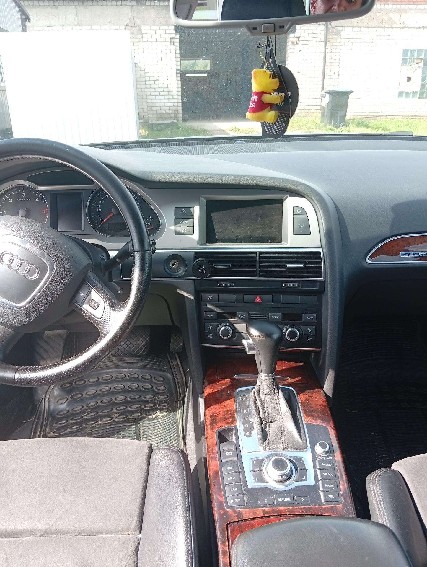Audi A6 su variklio defektu