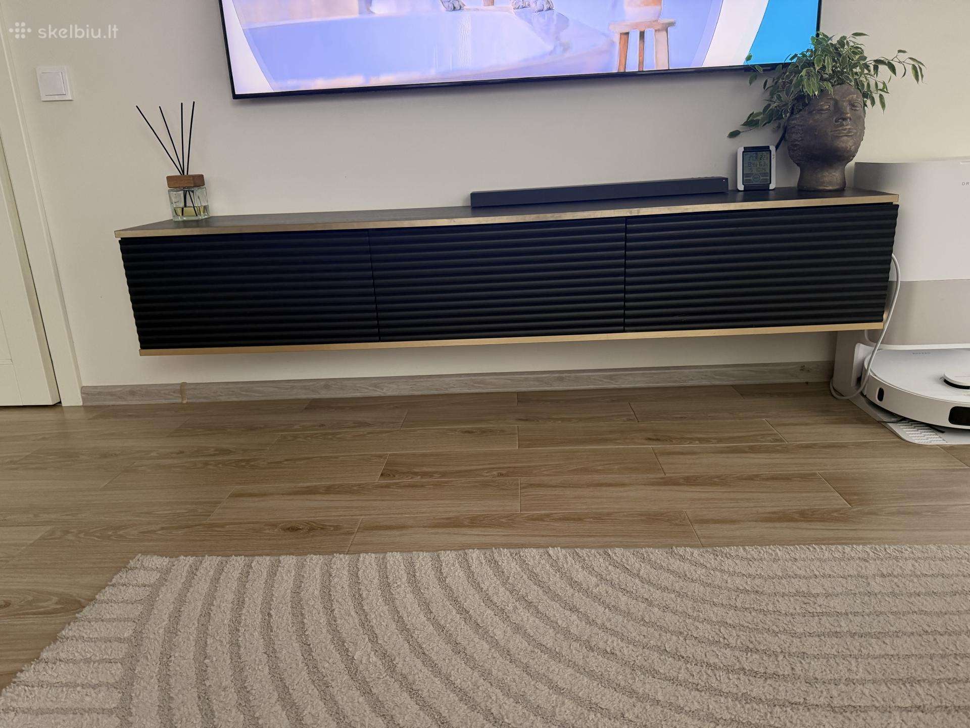Pakabinama TV komoda