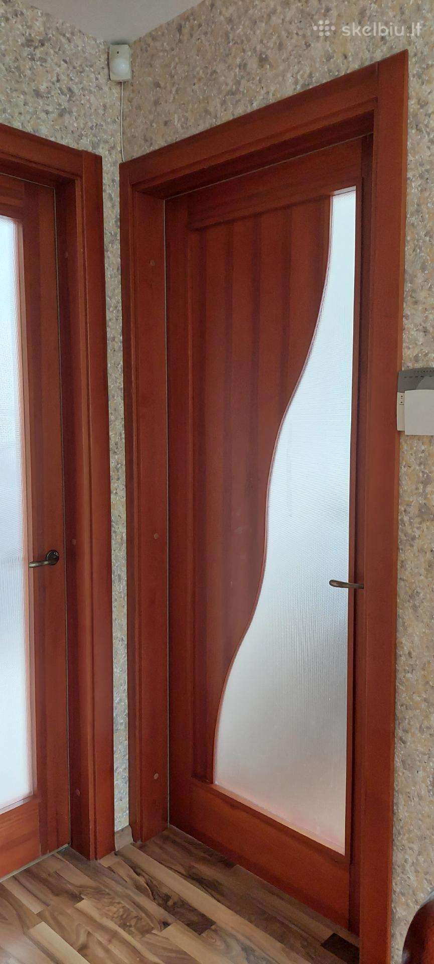 Parduodamos vidaus pušinės durys