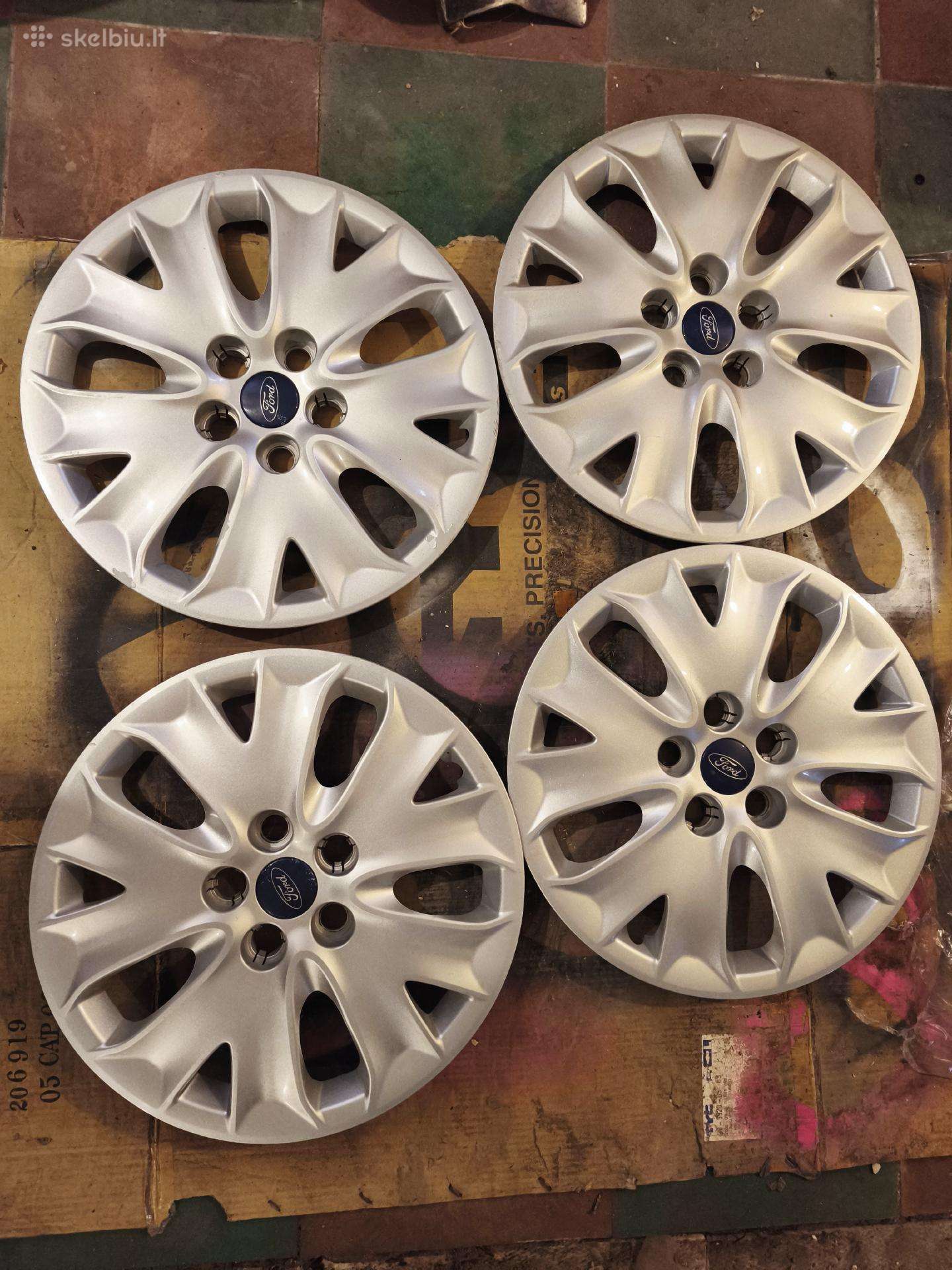 Originalūs Ford R16 ratų gaubtai (4 vnt.)