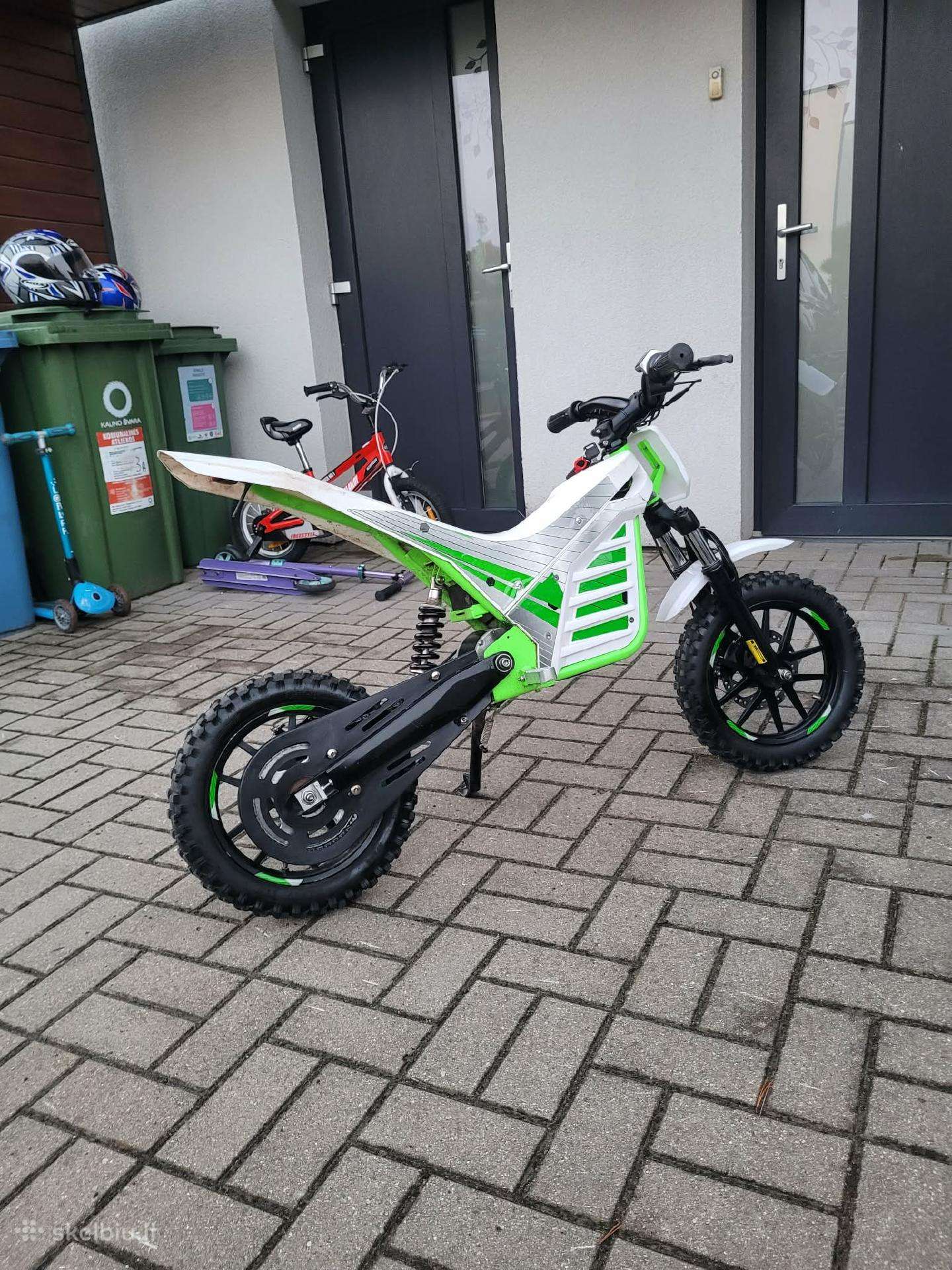 Vaikiskas elektrinis motociklas