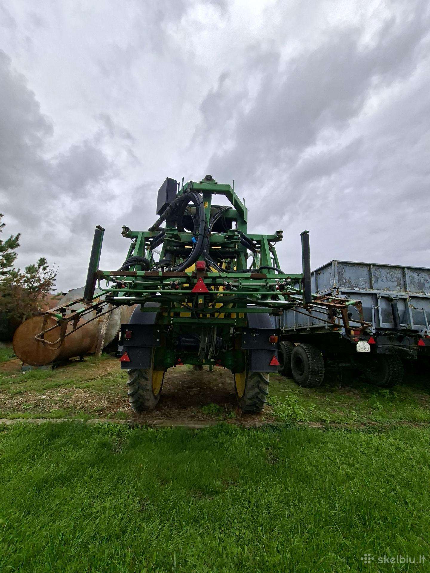 John Deere 840, sprayers