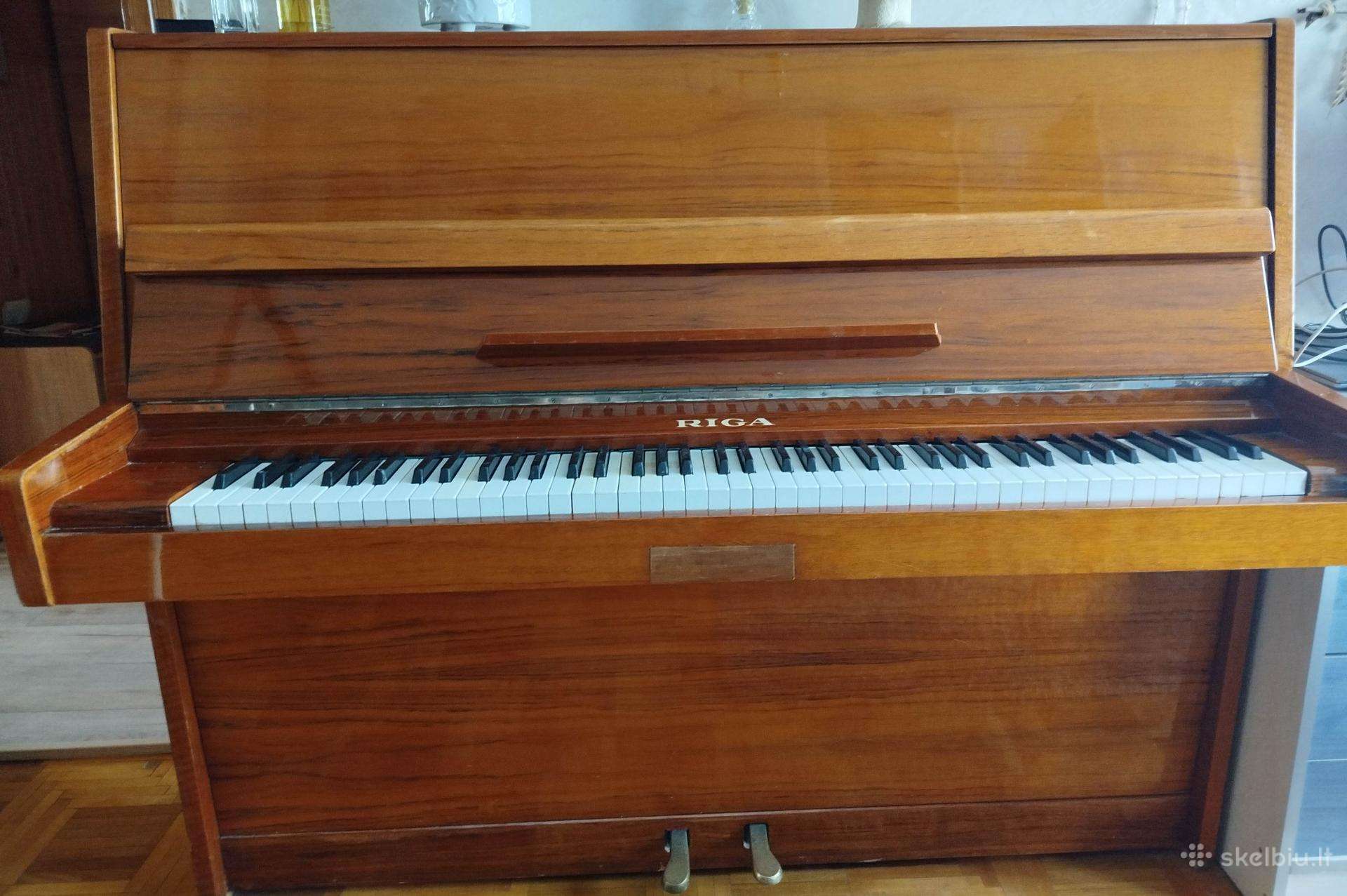 Parduodamas pianinas "Riga"