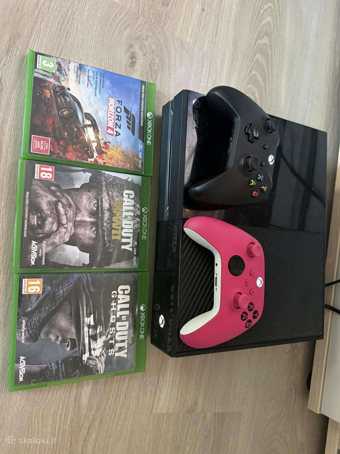 Xbox One 500gb su priedais