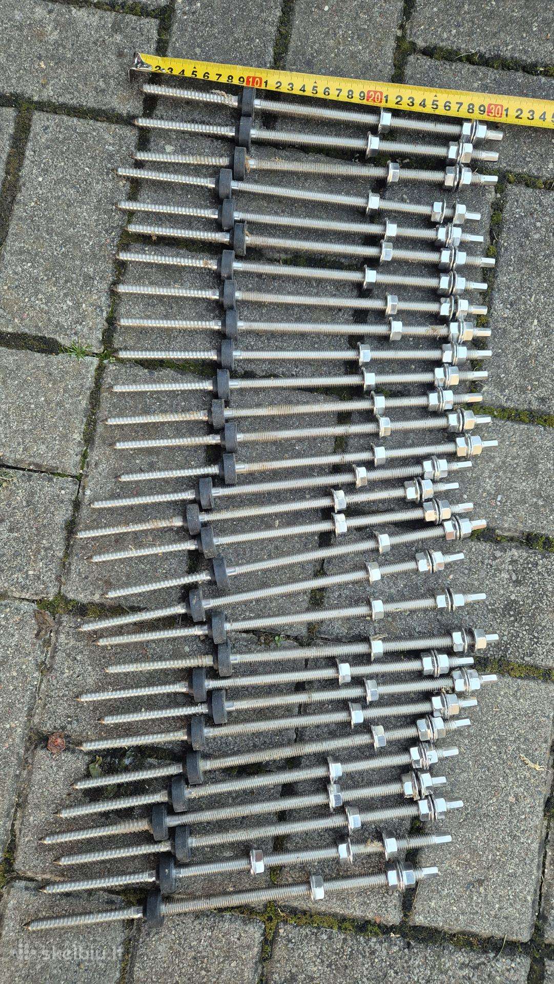 Saulės elektrinei varžtai
