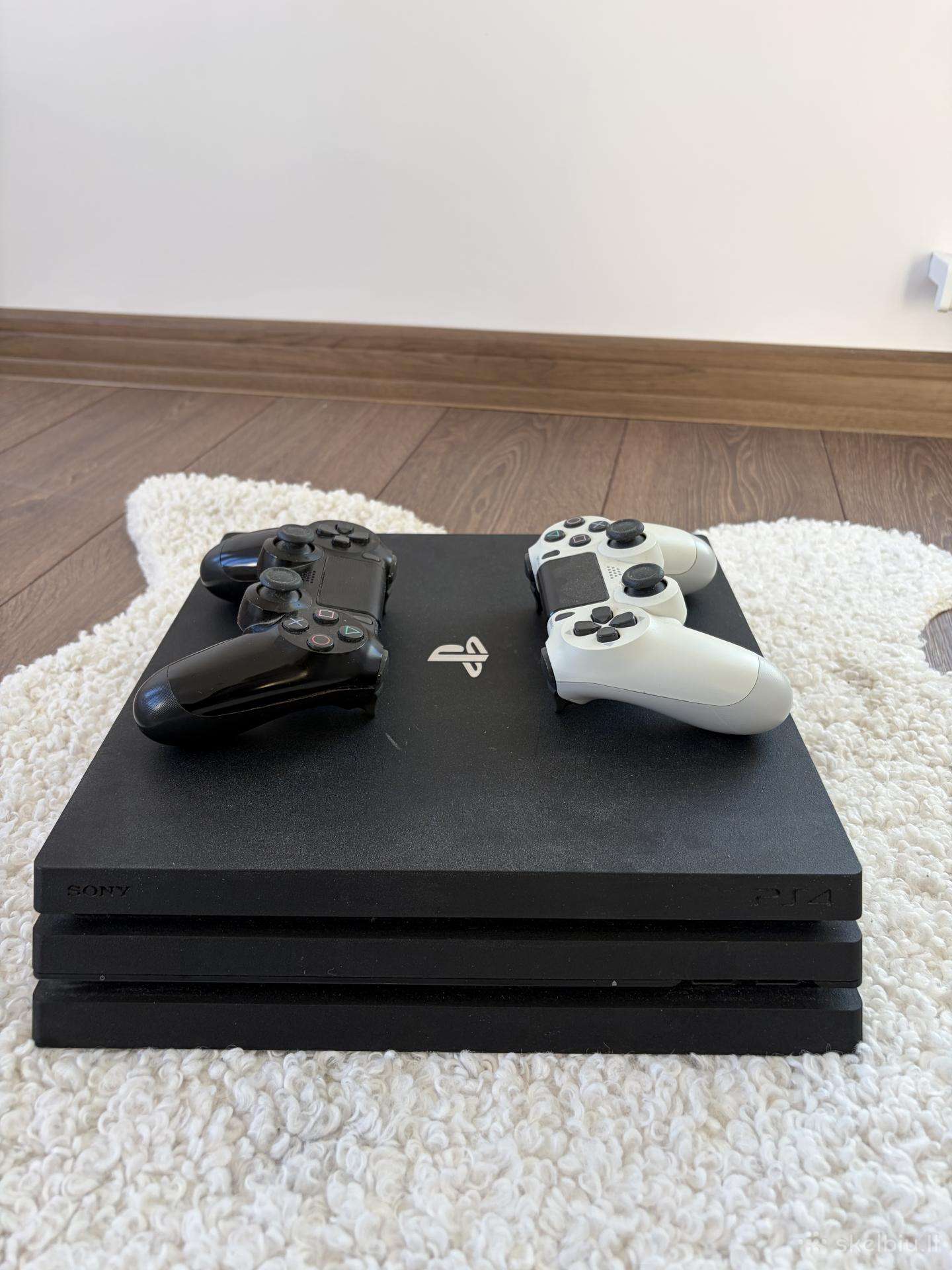 Playstation 4 Pro (Ps4 Pro) konsolė + 2 pulteliai