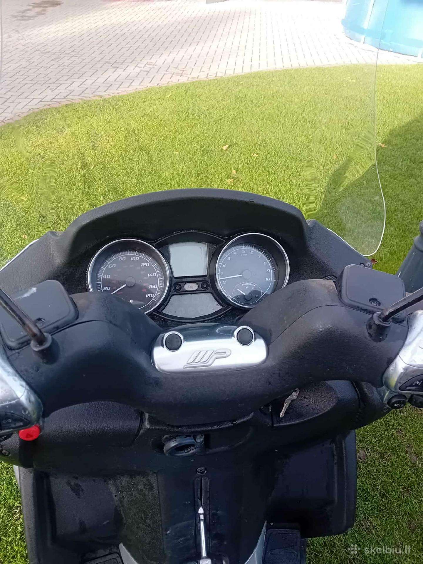 Piaggio MP3 400cc, trikes