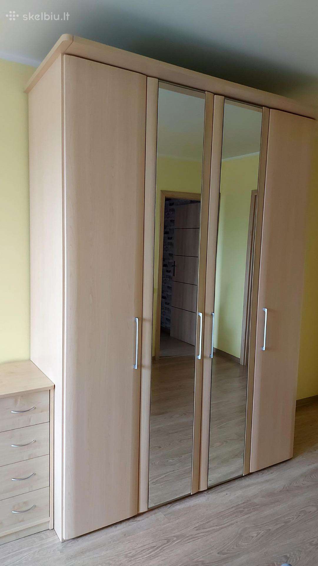 Aukštos kokybės 4 durų spinta su veidrodžiais