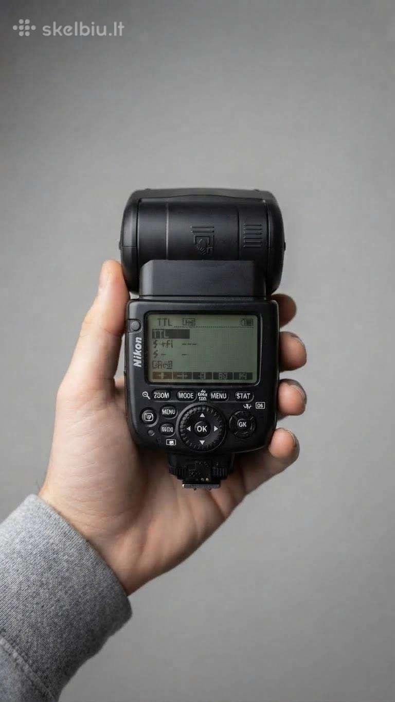 Legendinė Nikon SB-700 blykstė