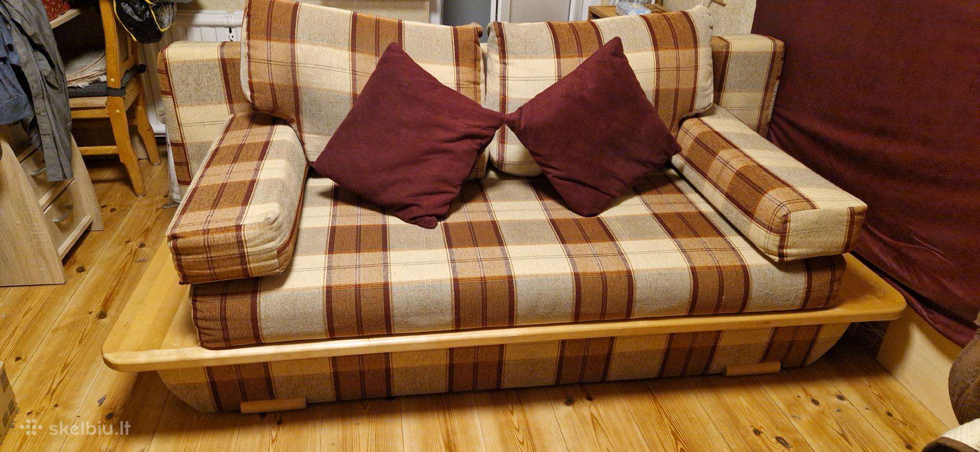 Sofa lova su patalynės dėže. Gera būklė, švari.