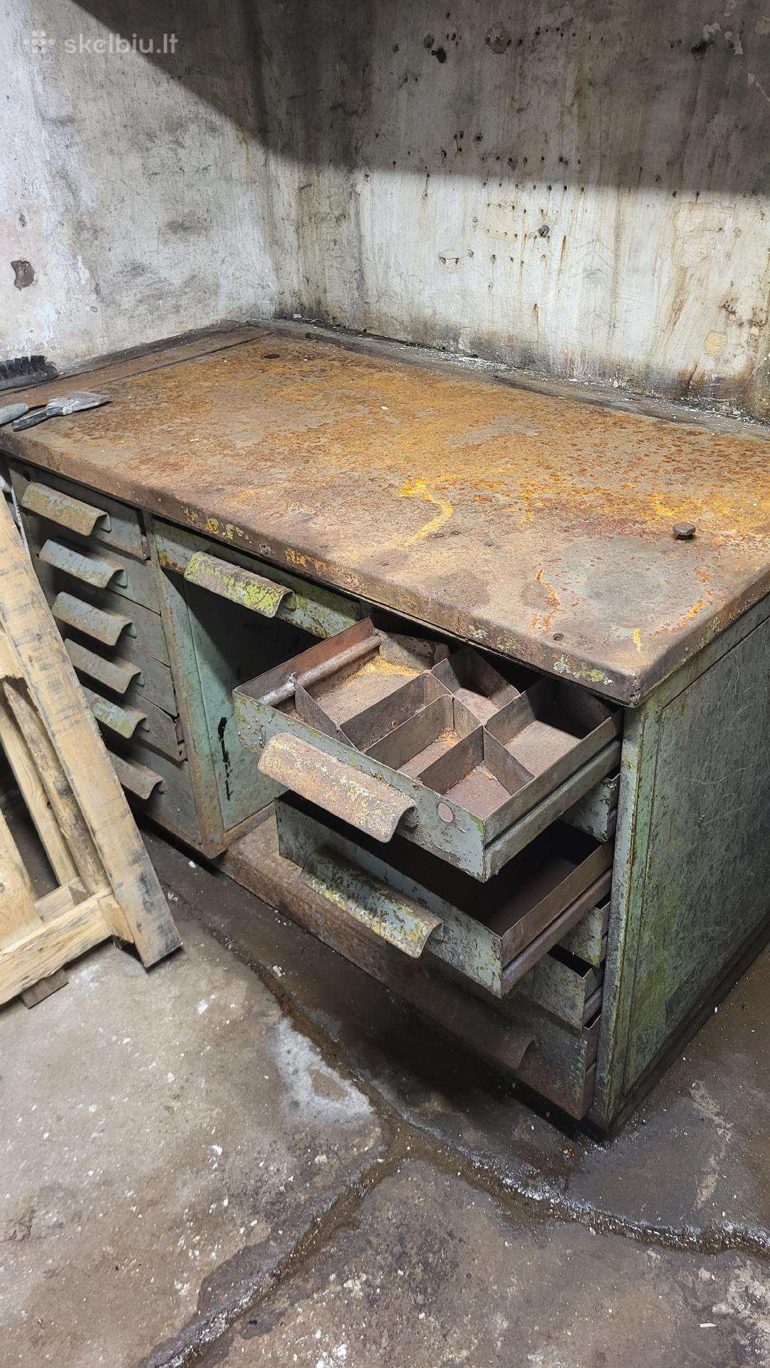 Metalinis darbastalis ir spinta
